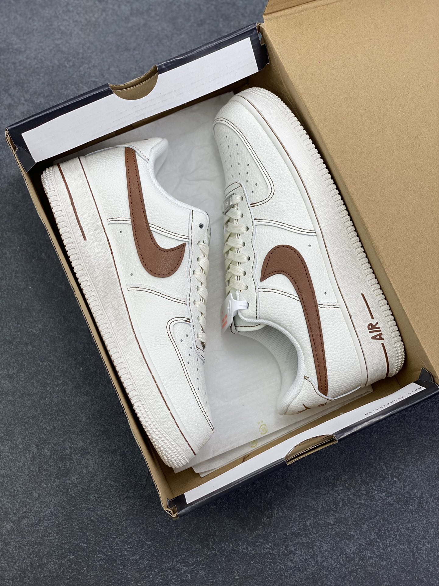 图片[9]-Nike Air Force 1 Low 白黄 原楦头原纸板 打造纯正空军版型 专注外贸渠道 全掌内置蜂窝气垫 原盒配件 原厂中底钢印、拉帮完美 货号：HQ2037-101 尺码：36 36.5 37.5 38 38.5 39 40 40.5 41 42 42.5 43 44 44.5 45-选品中心