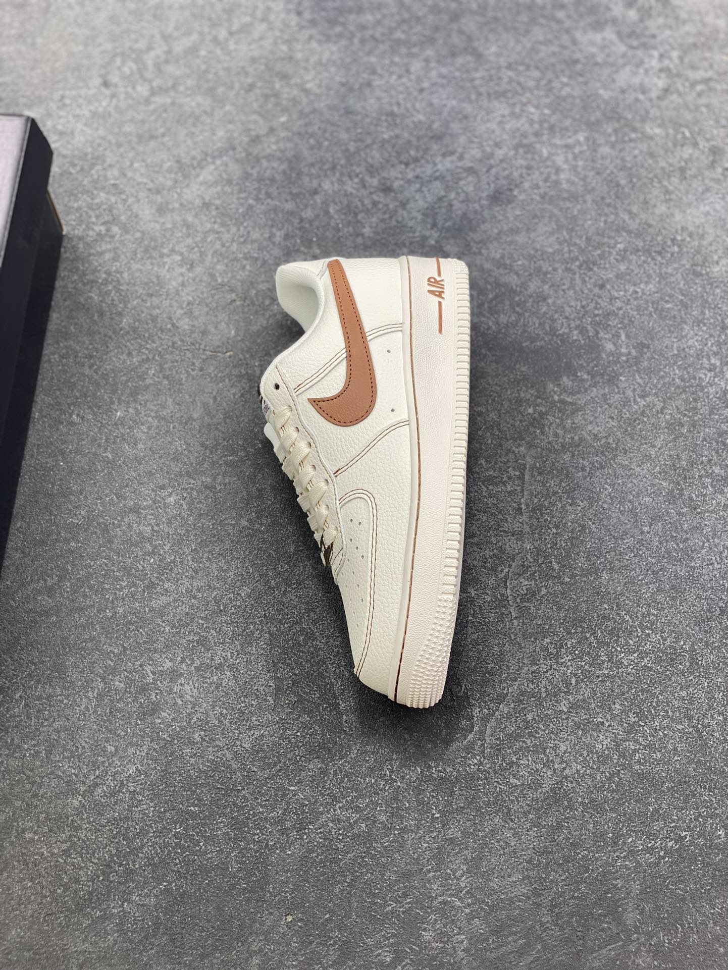 图片[7]-Nike Air Force 1 Low 白黄 原楦头原纸板 打造纯正空军版型 专注外贸渠道 全掌内置蜂窝气垫 原盒配件 原厂中底钢印、拉帮完美 货号：HQ2037-101 尺码：36 36.5 37.5 38 38.5 39 40 40.5 41 42 42.5 43 44 44.5 45-选品中心