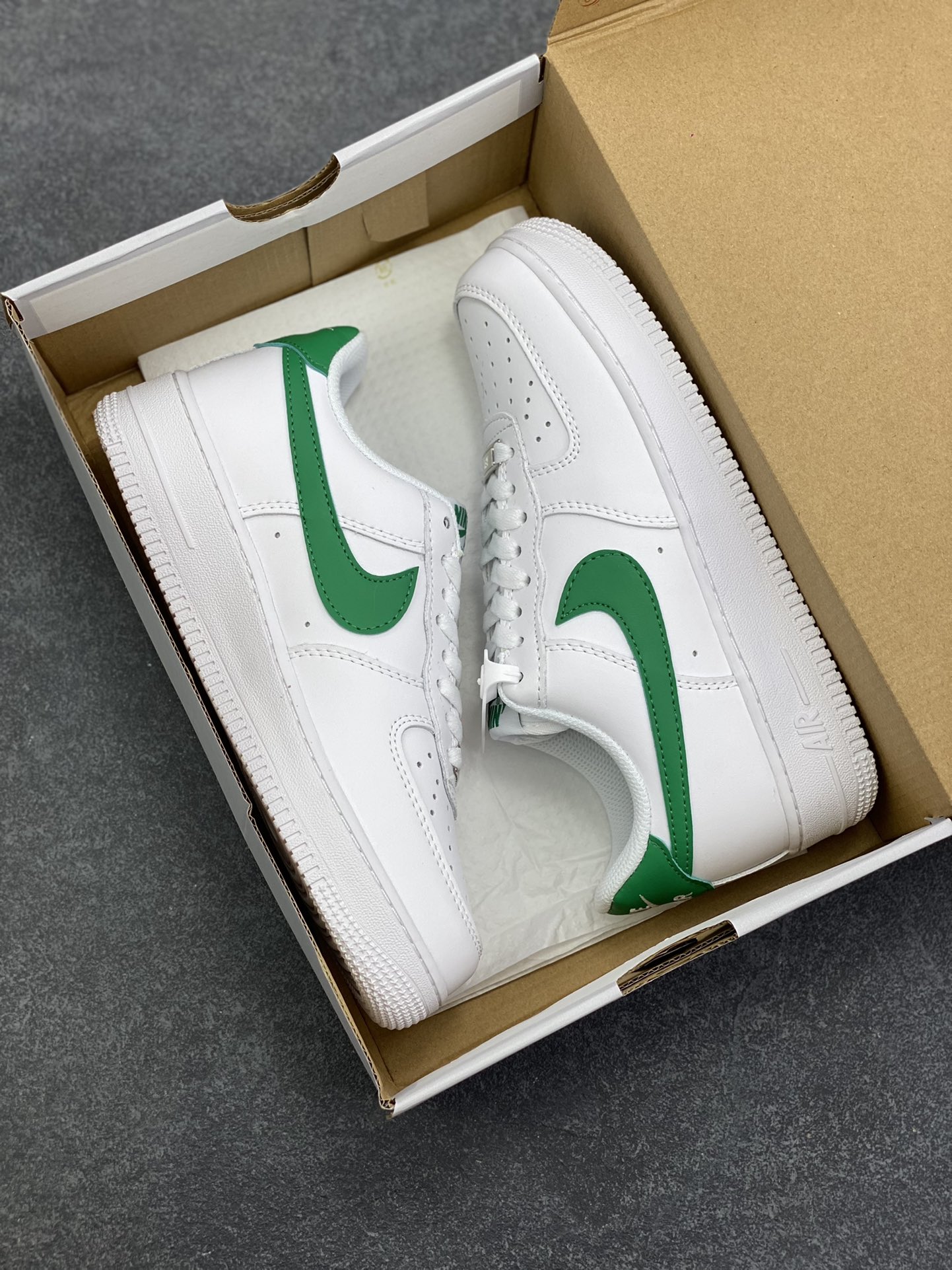 图片[9]-Nike Air Force 1‘07 Low 白孔雀绿 空军一号低帮休闲板鞋 原楦头原纸板 打造纯正空军版型#专注外贸渠道 全掌内置蜂窝气垫 #原盒配件 原厂中底钢印、拉帮完美 货号：FJ4146-121 尺码：36 36.5 37.5 38 38.5 39 40 40.5 41 42 42.5 43 44 44.5 45-选品中心