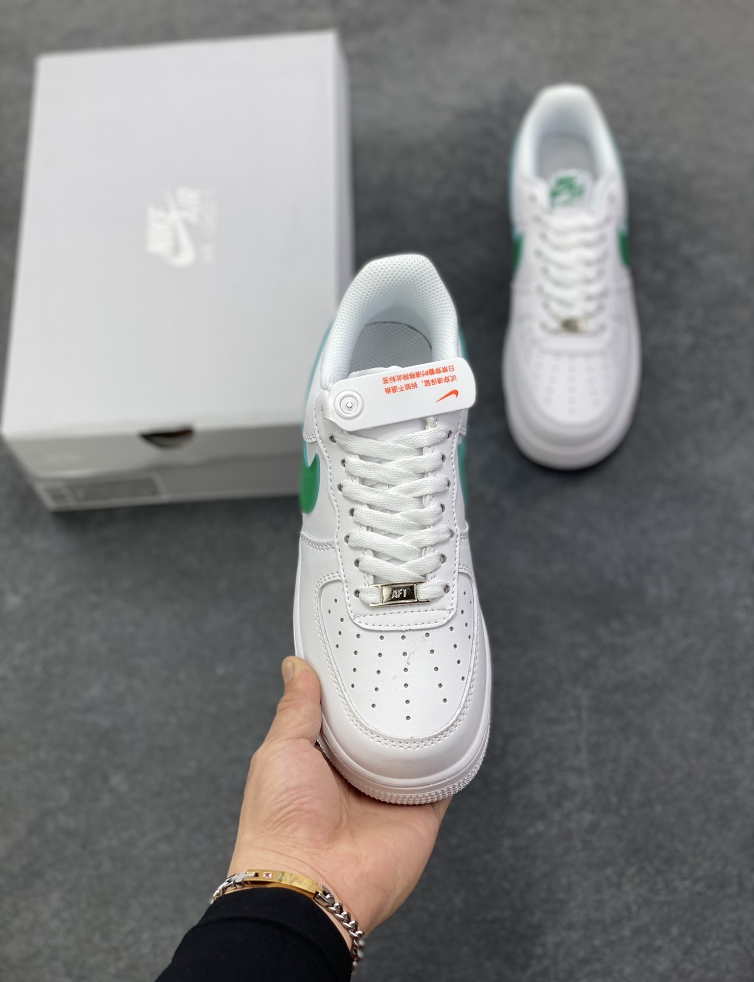 图片[2]-Nike Air Force 1‘07 Low 白孔雀绿 空军一号低帮休闲板鞋 原楦头原纸板 打造纯正空军版型#专注外贸渠道 全掌内置蜂窝气垫 #原盒配件 原厂中底钢印、拉帮完美 货号：FJ4146-121 尺码：36 36.5 37.5 38 38.5 39 40 40.5 41 42 42.5 43 44 44.5 45-选品中心