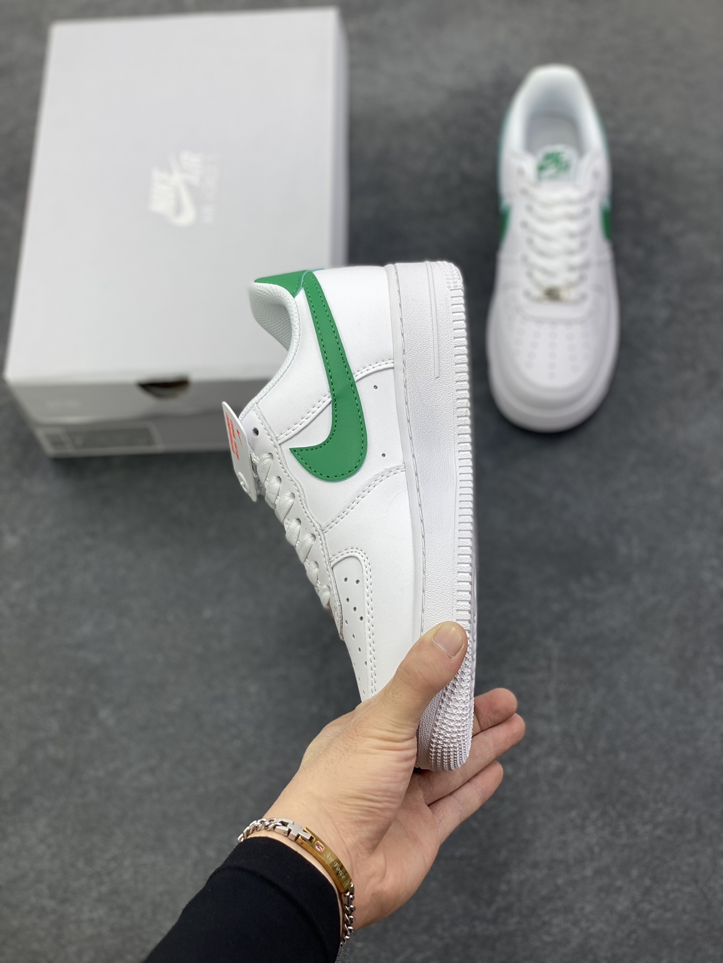 图片[3]-Nike Air Force 1‘07 Low 白孔雀绿 空军一号低帮休闲板鞋 原楦头原纸板 打造纯正空军版型#专注外贸渠道 全掌内置蜂窝气垫 #原盒配件 原厂中底钢印、拉帮完美 货号：FJ4146-121 尺码：36 36.5 37.5 38 38.5 39 40 40.5 41 42 42.5 43 44 44.5 45-选品中心