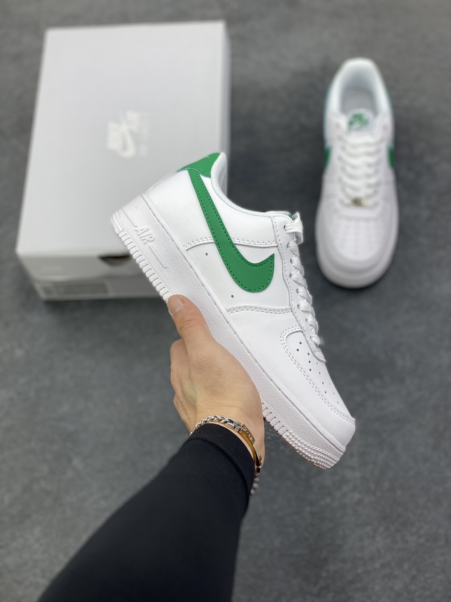 Nike Air Force 1‘07 Low 白孔雀绿 空军一号低帮休闲板鞋 原楦头原纸板 打造纯正空军版型#专注外贸渠道 全掌内置蜂窝气垫 #原盒配件 原厂中底钢印、拉帮完美 货号:FJ4146-121 尺码:36 36.5 37.5 38 38.5 39 40 40.5 41 42 42.5 43 44 44.5 45-选品中心