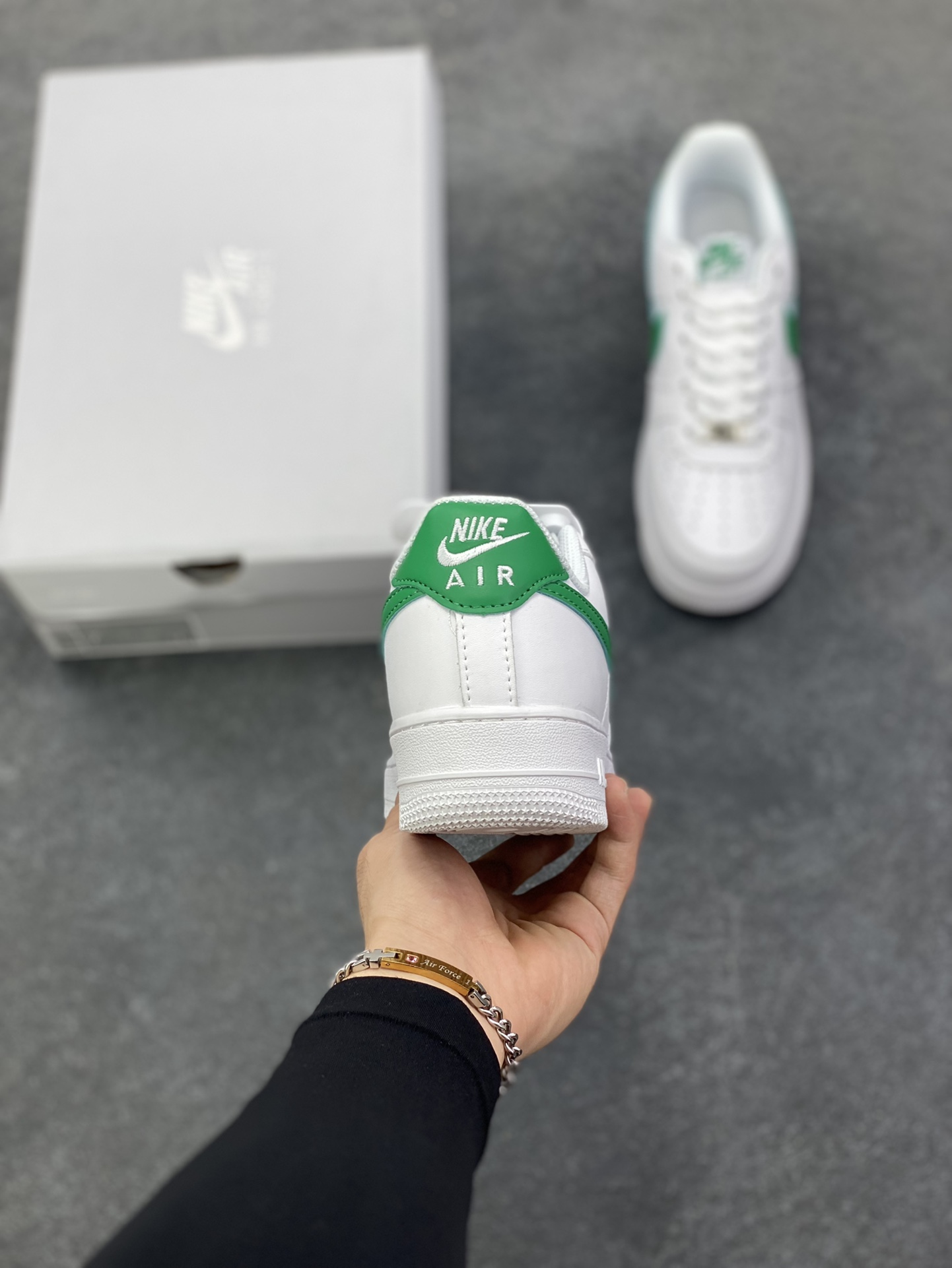 图片[4]-Nike Air Force 1‘07 Low 白孔雀绿 空军一号低帮休闲板鞋 原楦头原纸板 打造纯正空军版型#专注外贸渠道 全掌内置蜂窝气垫 #原盒配件 原厂中底钢印、拉帮完美 货号：FJ4146-121 尺码：36 36.5 37.5 38 38.5 39 40 40.5 41 42 42.5 43 44 44.5 45-选品中心