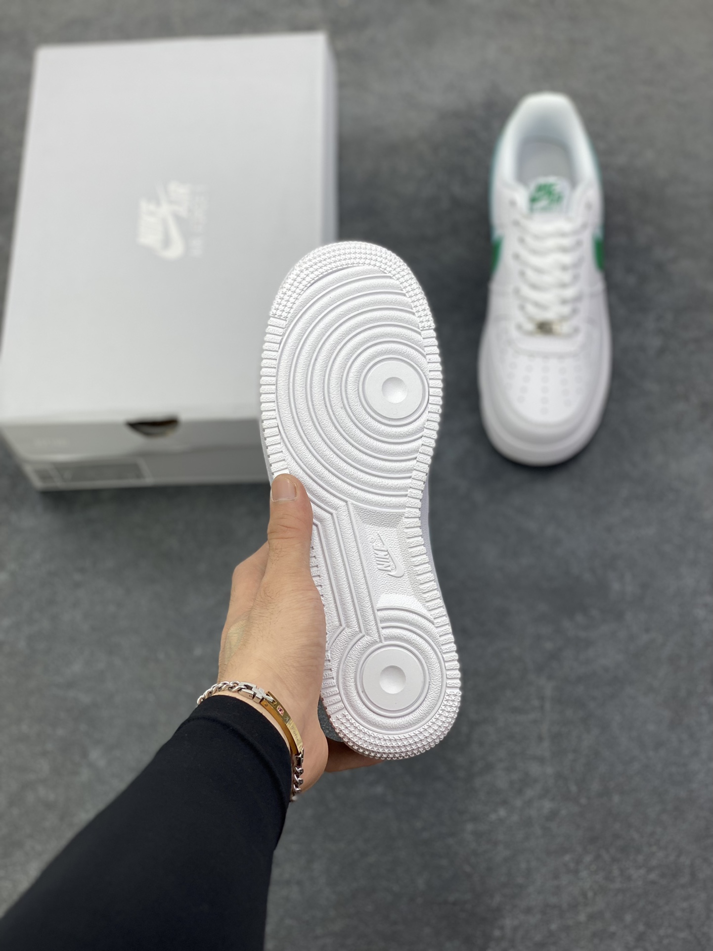 图片[5]-Nike Air Force 1‘07 Low 白孔雀绿 空军一号低帮休闲板鞋 原楦头原纸板 打造纯正空军版型#专注外贸渠道 全掌内置蜂窝气垫 #原盒配件 原厂中底钢印、拉帮完美 货号：FJ4146-121 尺码：36 36.5 37.5 38 38.5 39 40 40.5 41 42 42.5 43 44 44.5 45-选品中心