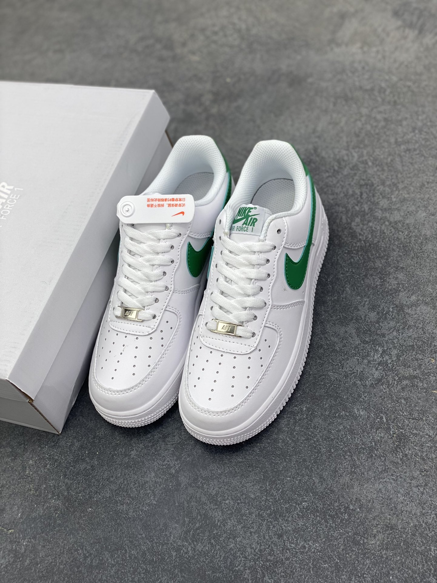 图片[8]-Nike Air Force 1‘07 Low 白孔雀绿 空军一号低帮休闲板鞋 原楦头原纸板 打造纯正空军版型#专注外贸渠道 全掌内置蜂窝气垫 #原盒配件 原厂中底钢印、拉帮完美 货号：FJ4146-121 尺码：36 36.5 37.5 38 38.5 39 40 40.5 41 42 42.5 43 44 44.5 45-选品中心