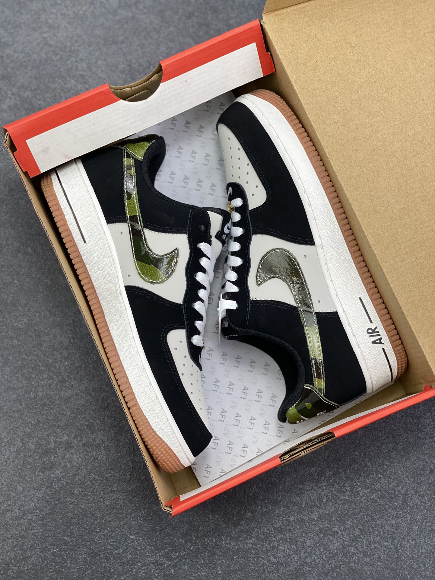 图片[9]-Nike Air Force 1‘07 Low 空军一号低帮休闲板鞋 原楦头原纸板 打造纯正空军版型#专注外贸渠道 全掌内置蜂窝气垫 #原盒配件 原厂中底钢印、拉帮完美 货号：HQ1967-100 尺码：36 36.5 37.5 38 38.5 39 40 40.5 41 42 42.5 43 44 44.5 45-选品中心