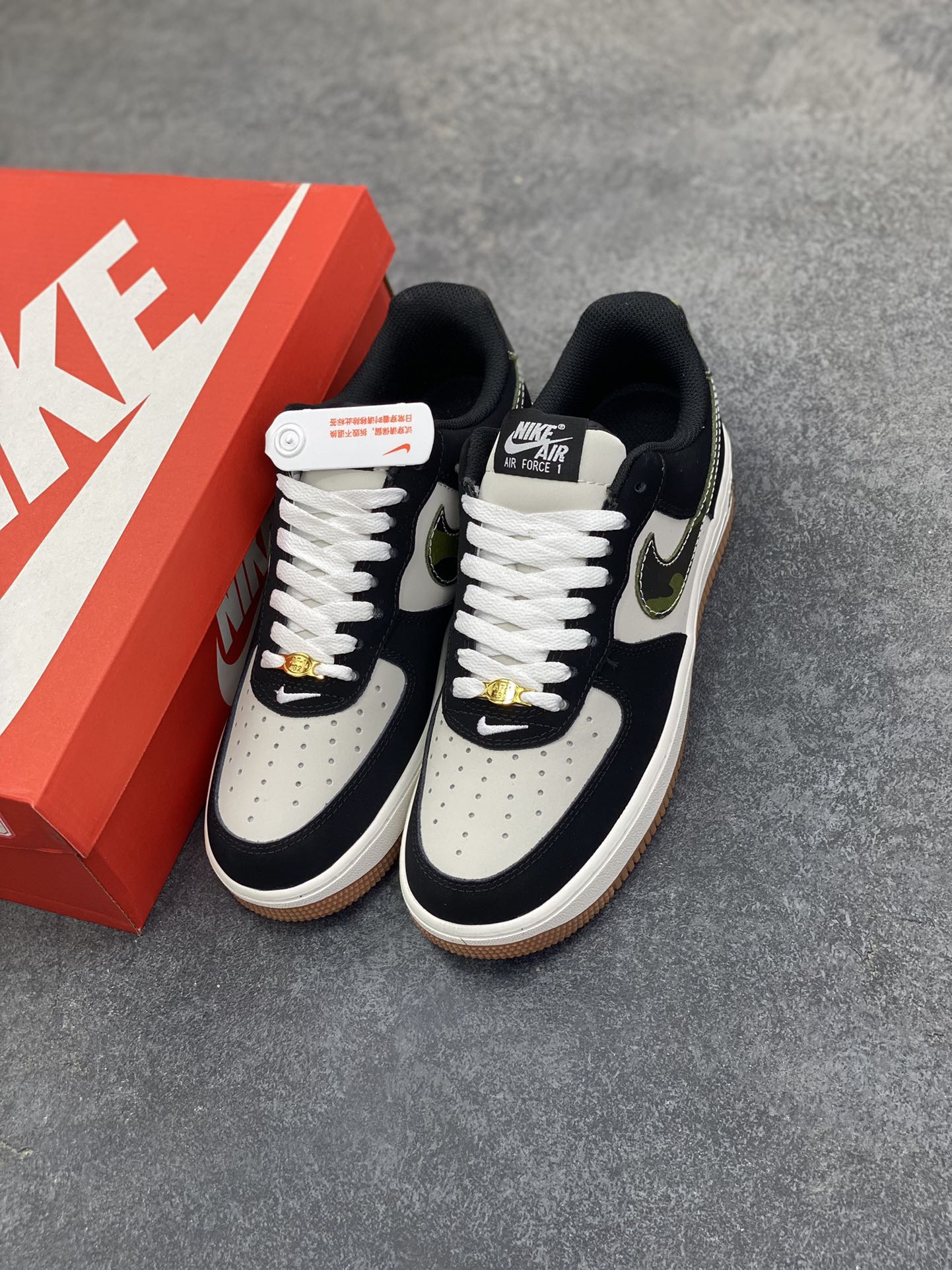 图片[8]-Nike Air Force 1‘07 Low 空军一号低帮休闲板鞋 原楦头原纸板 打造纯正空军版型#专注外贸渠道 全掌内置蜂窝气垫 #原盒配件 原厂中底钢印、拉帮完美 货号：HQ1967-100 尺码：36 36.5 37.5 38 38.5 39 40 40.5 41 42 42.5 43 44 44.5 45-选品中心