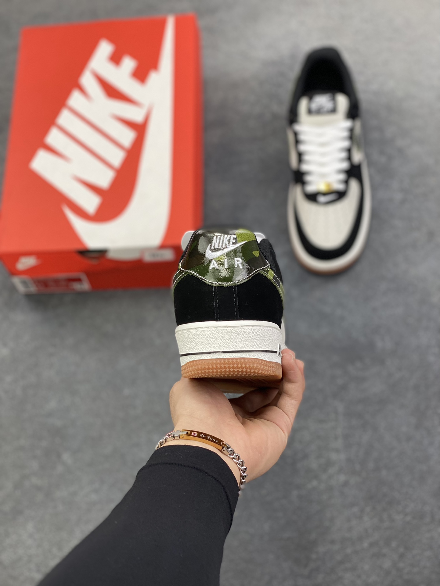 图片[4]-Nike Air Force 1‘07 Low 空军一号低帮休闲板鞋 原楦头原纸板 打造纯正空军版型#专注外贸渠道 全掌内置蜂窝气垫 #原盒配件 原厂中底钢印、拉帮完美 货号：HQ1967-100 尺码：36 36.5 37.5 38 38.5 39 40 40.5 41 42 42.5 43 44 44.5 45-选品中心