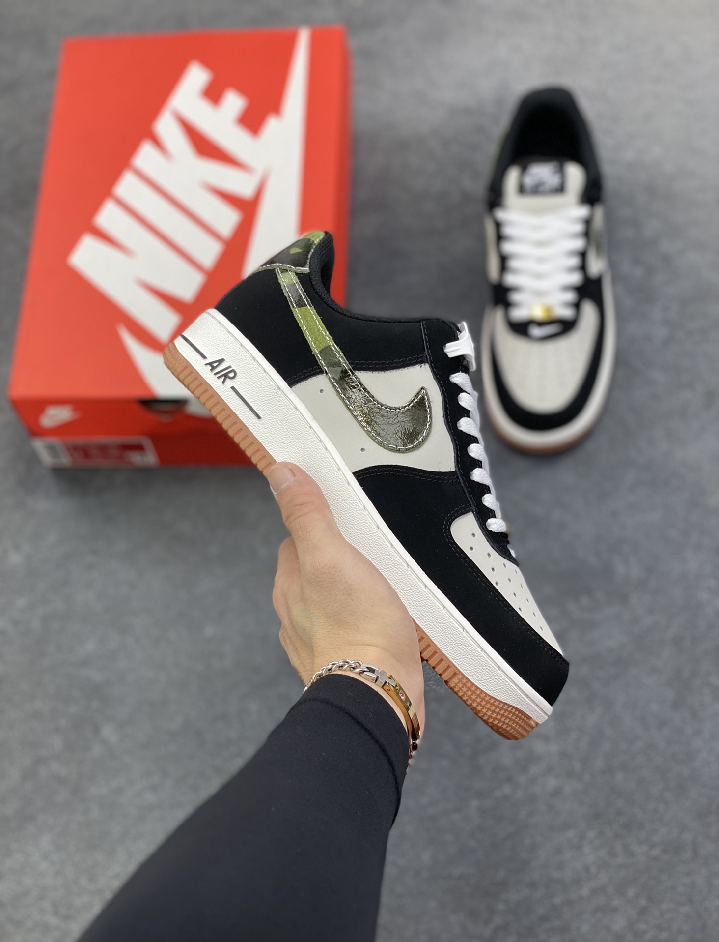 Nike Air Force 1‘07 Low 空军一号低帮休闲板鞋 原楦头原纸板 打造纯正空军版型#专注外贸渠道 全掌内置蜂窝气垫 #原盒配件 原厂中底钢印、拉帮完美 货号:HQ1967-100 尺码:36 36.5 37.5 38 38.5 39 40 40.5 41 42 42.5 43 44 44.5 45-选品中心