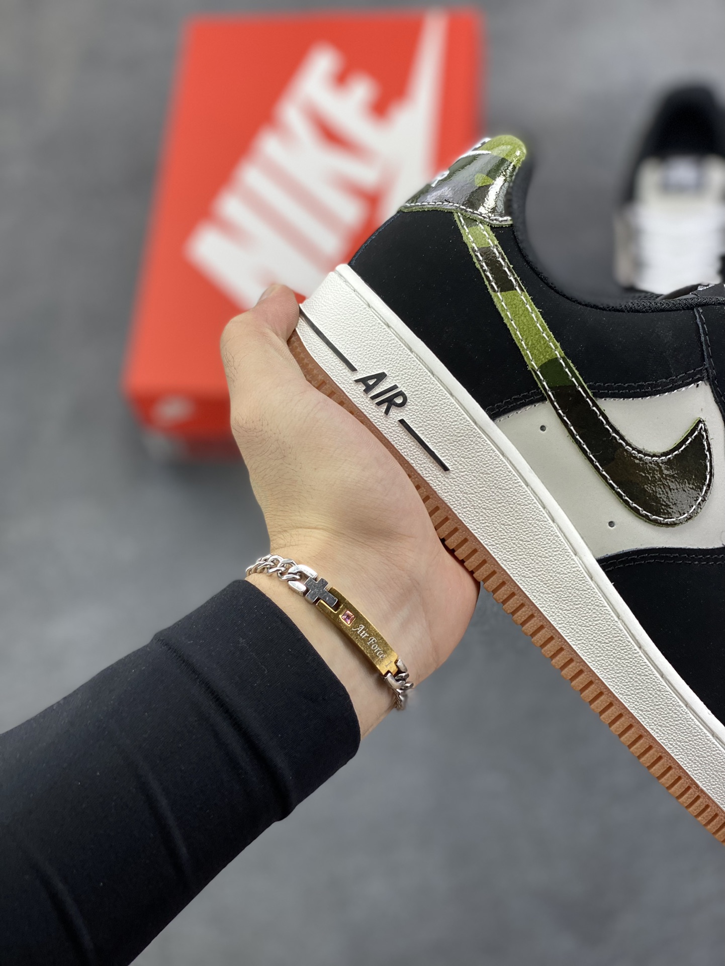 图片[6]-Nike Air Force 1‘07 Low 空军一号低帮休闲板鞋 原楦头原纸板 打造纯正空军版型#专注外贸渠道 全掌内置蜂窝气垫 #原盒配件 原厂中底钢印、拉帮完美 货号：HQ1967-100 尺码：36 36.5 37.5 38 38.5 39 40 40.5 41 42 42.5 43 44 44.5 45-选品中心