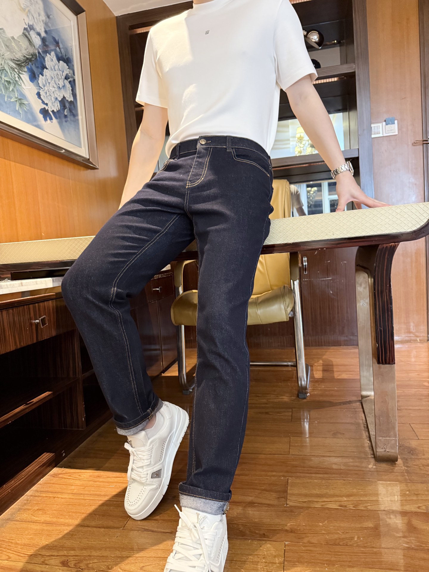 NO:564626,Dolce & Gabbana - The latest jeans are available at 2025 counters, and are available simultaneously at European and American counters!  Selected Italian imported denim fabrics with straight slim design, brand logo and latest leather label highlight the taste. Very suitable for business and leisure. Size 29-38 (model 180/140 wears 33, comes with Hong Kong Lane Crawford gift box packaging), Dolce&Gabbana, jeans, alexander wang19860909杜嘉班纳-2025专柜最新款牛仔裤到货 欧美专柜同步发售！精选意大利进口单宁面料搭配直筒修身设计,品牌logo和最新皮标彰显品味 商务休闲都非常适合.尺码29-38（模特180/140穿33,配香港连卡佛礼盒包装）,,Dolce&Gabbana,jeans,alexander wang,Men's clothing