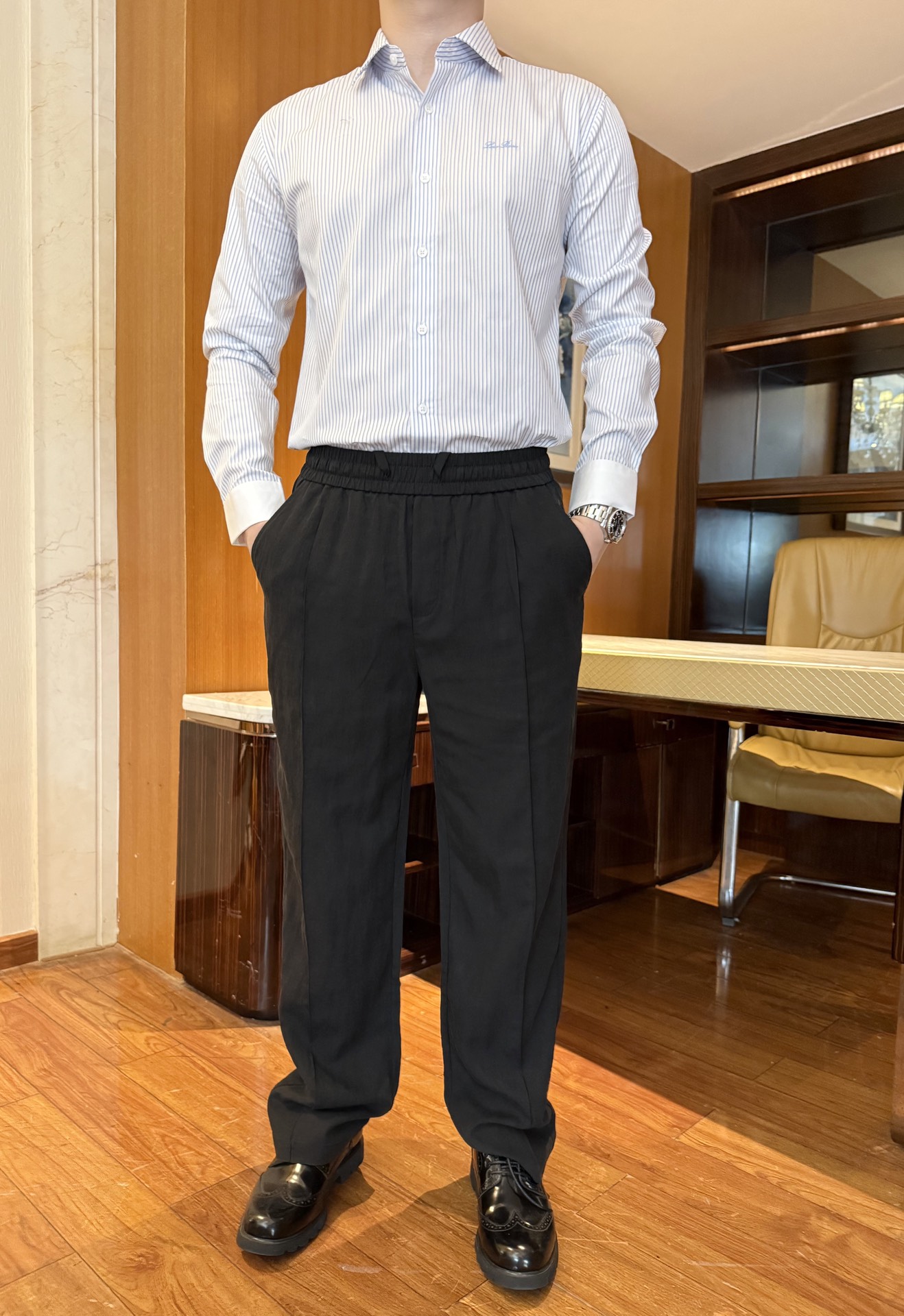 NO:564660,The latest popular shirts from LP-2025 counters are shipped, hot-selling items in European and American counters!  Selected fine cotton fabrics imported from Italy are matched with the latest designs. The contrasting stripes are quite elegant. Business casual boutique. Size 48-56 (model 180/140 wears 50, with Hong Kong Lane Crawford gift box packaging), loro piana, alexander wang19860909LP-2025专柜最新爆款衬衣出货 欧美专柜热销单品！精选意大利进口精棉面料搭配最新的设计,撞色条纹相当彰显雅致 商务休闲精品.码数48-56（模特180/140穿50,配香港连卡佛礼盒包装）,,loro piana,alexander wang,Men's clothing