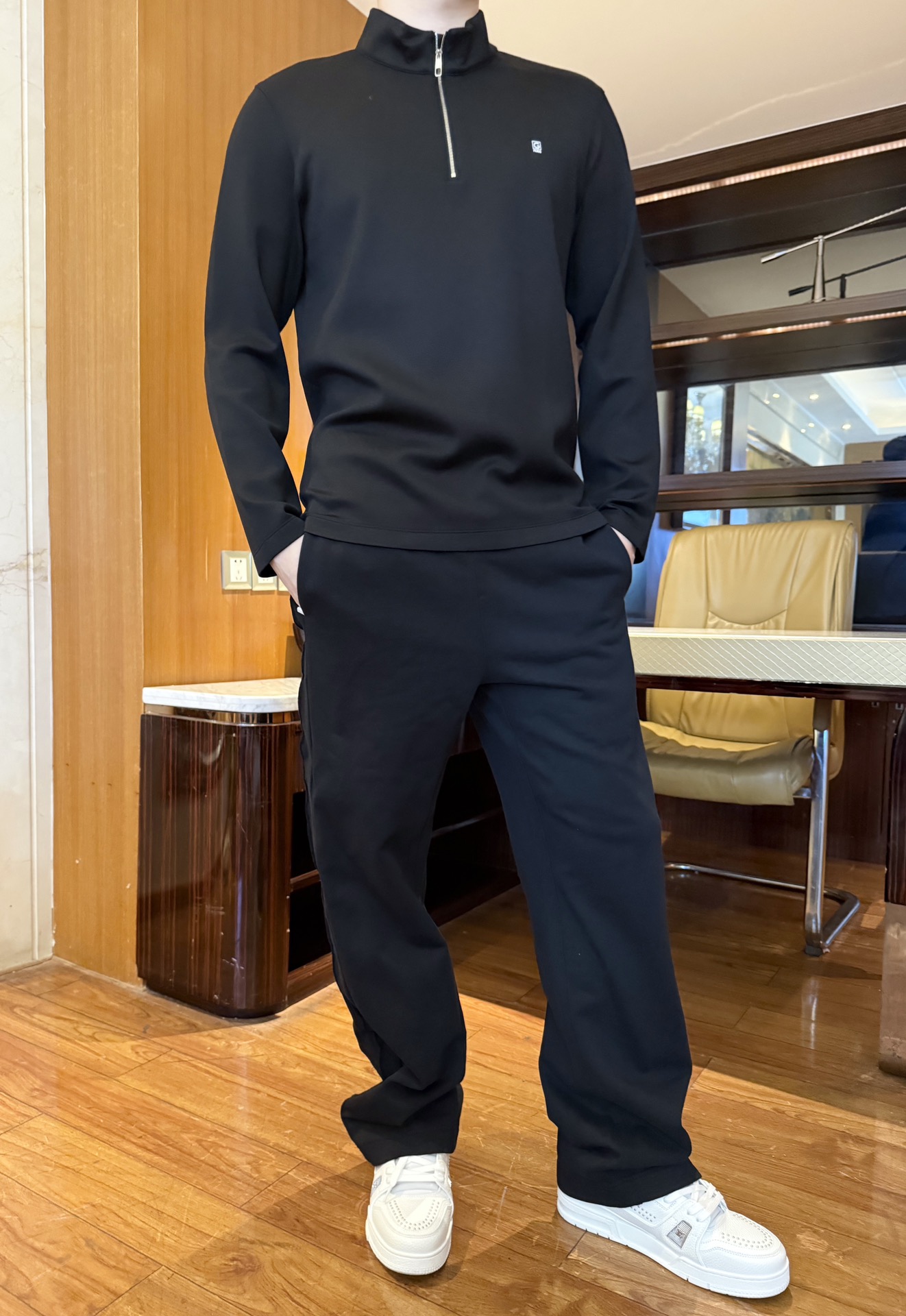 NO:564672,Gucci-Latest sweatshirts shipped from 2025 counters, hot-selling items in European and American counters!  Selected high-end wool modal imported from Italy, fully custom-woven yarn-dyed yarn, good gloss, high grade, with simple and fashionable design, the brand logo on the chest is quite charming, exquisite tailoring, needless to say upper body effect. Size 48-56 (model 180/140 wears 50, with Hong Kong Lane Crawford gift box packaging), hoodie, sweatshirts, alexander wang19860909古琦-2025专柜最新款卫衣出货 欧美专柜热销单品！精选意大利进口高端羊毛莫代尔,全定织色织纱线,光泽度好,档次高,搭配简约时尚的设计,胸口的品牌标志相当彰显韵味 版型剪裁精致 上身效果不用多说.码数48-56（模特180/140穿50,配香港连卡佛礼盒包装）,,hoodie,sweatshirts,alexander wang,Men's clothing