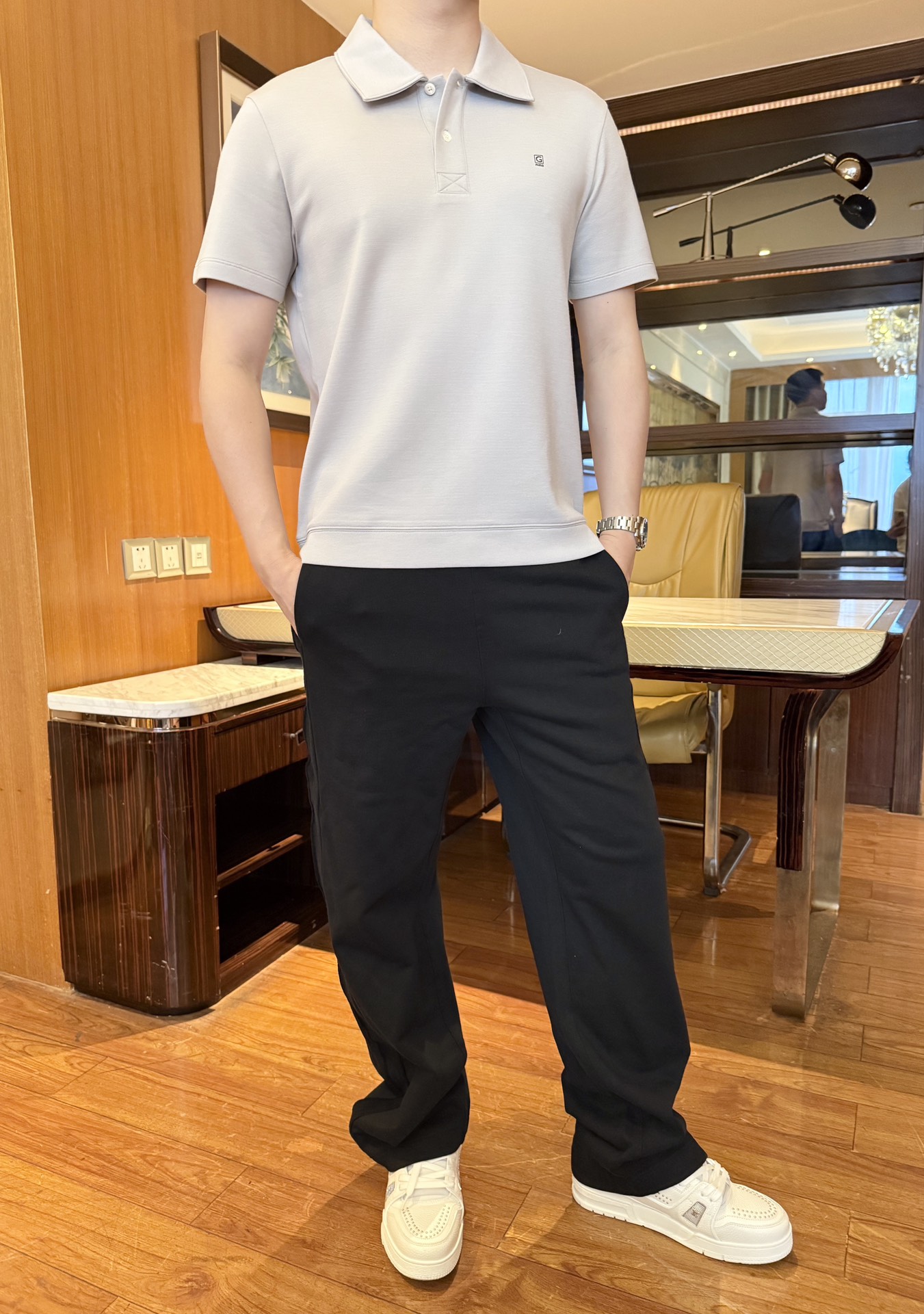 NO:564628,Gucci-2025 The latest popular model Polo is shipped from the counter. The best-selling item in the London counter!  Selected high-end wool modal fully custom-woven yarn-dyed yarn from Italy, with good gloss and high grade. It is matched with the latest design. The brand logo on the chest shows the taste. Business and casual boutique. Size: 48-56 (model 180/140 wears 50, with Hong Kong Lane Crawford gift box packaging),, alexander wang19860909古琦-2025专柜最新爆款Polo出货 伦敦专柜热销单品！精选意大利采用高端羊毛莫代尔全定织色织纱线,光泽度好,档次高,搭配最新的设计胸口的品牌标志彰显品味 商务休闲精品.尺码:48-56（模特180/140穿50,配香港连卡佛礼盒包装）,,alexander wang,Men's clothing