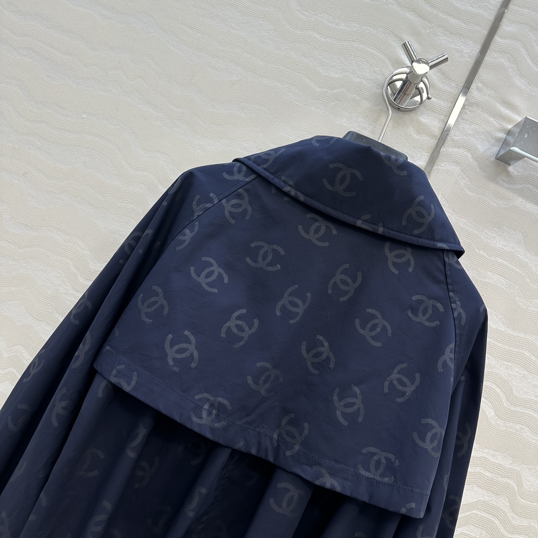 独家首发❤️高端原单品质Coco女孩25b新品，遇水则发❤️暗纹提花logo短风衣！若隐若现的低调奢华高