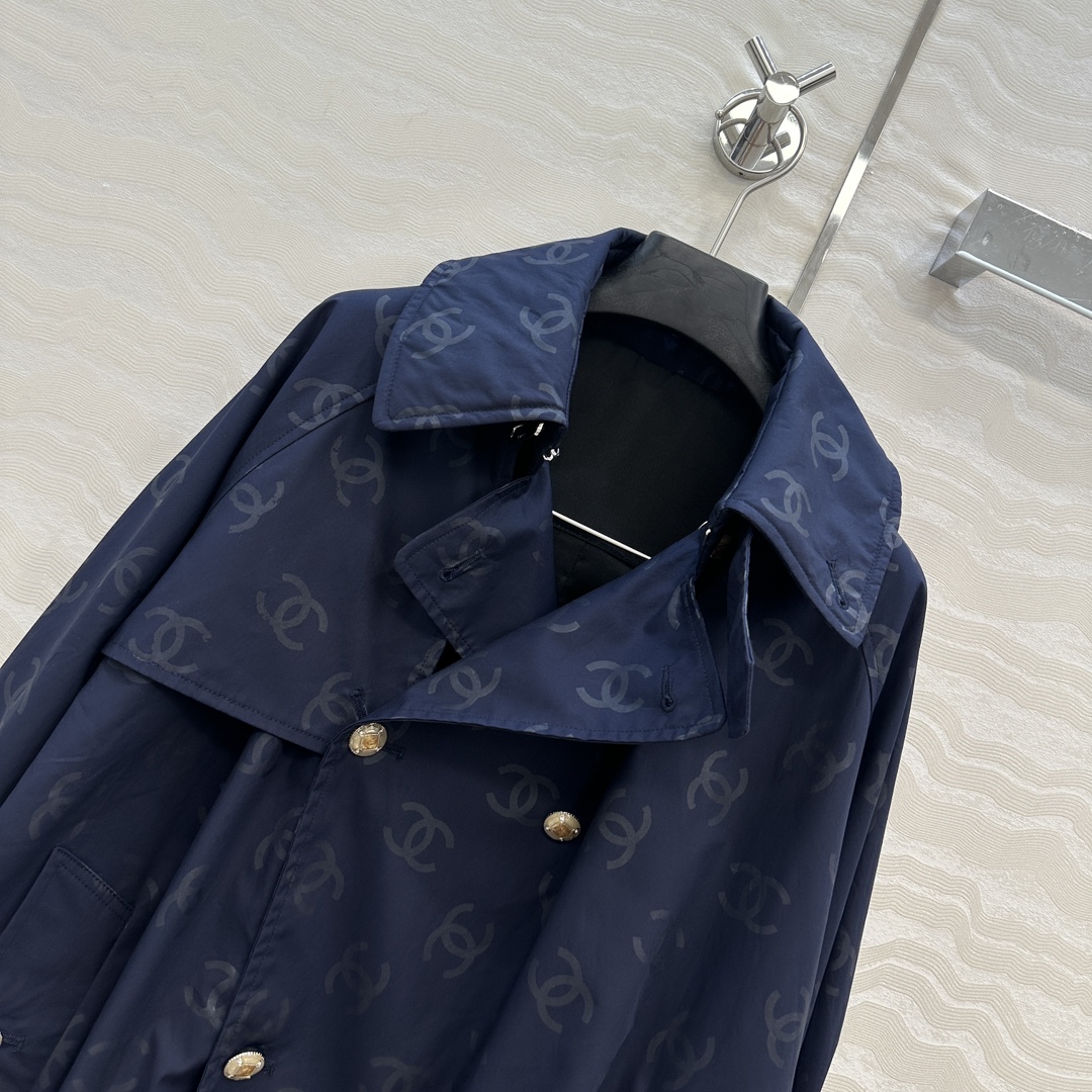 独家首发❤️高端原单品质Coco女孩25b新品，遇水则发❤️暗纹提花logo短风衣！若隐若现的低调奢华高