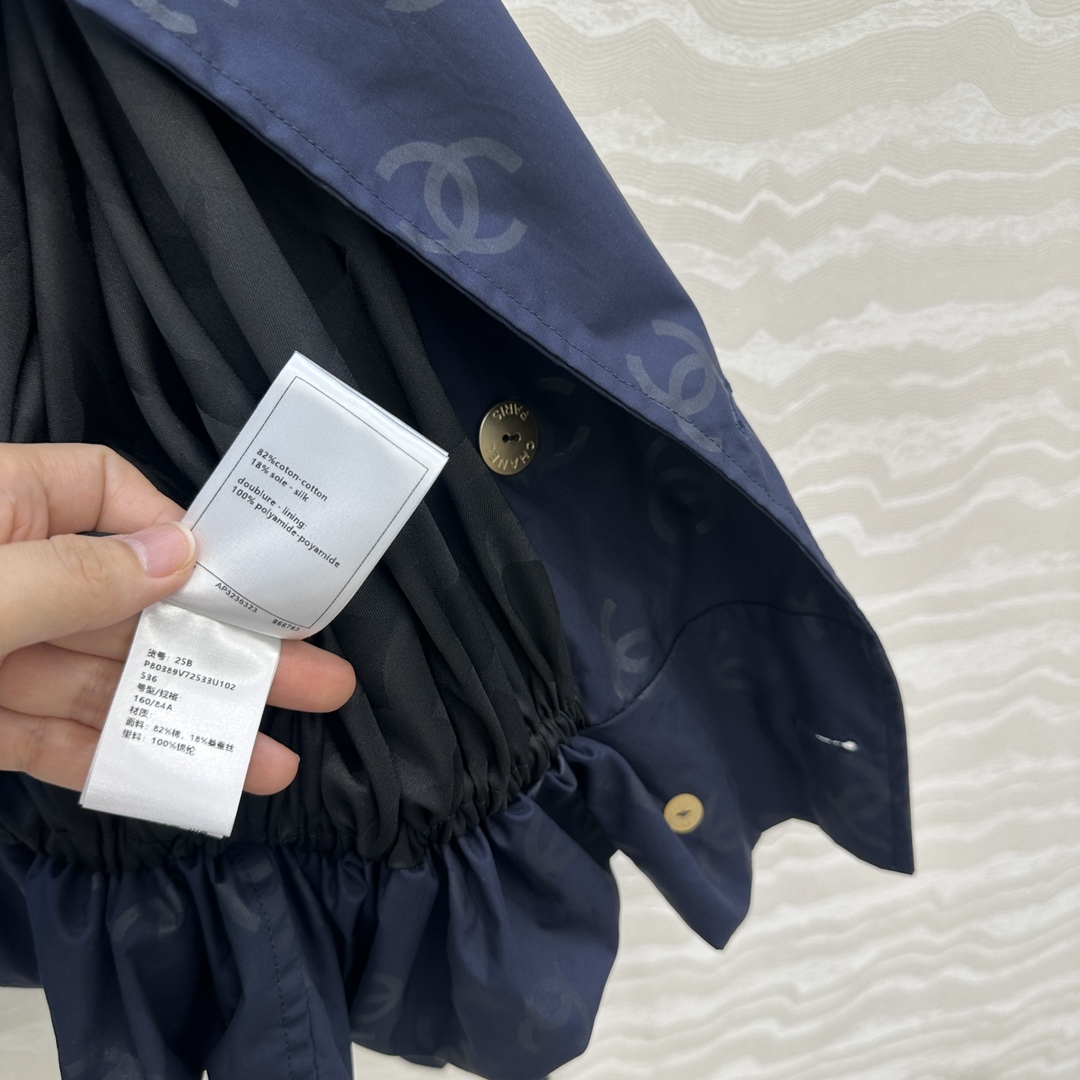 独家首发❤️高端原单品质Coco女孩25b新品，遇水则发❤️暗纹提花logo短风衣！若隐若现的低调奢华高