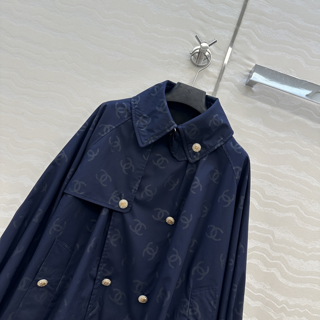 独家首发❤️高端原单品质Coco女孩25b新品，遇水则发❤️暗纹提花logo短风衣！若隐若现的低调奢华高