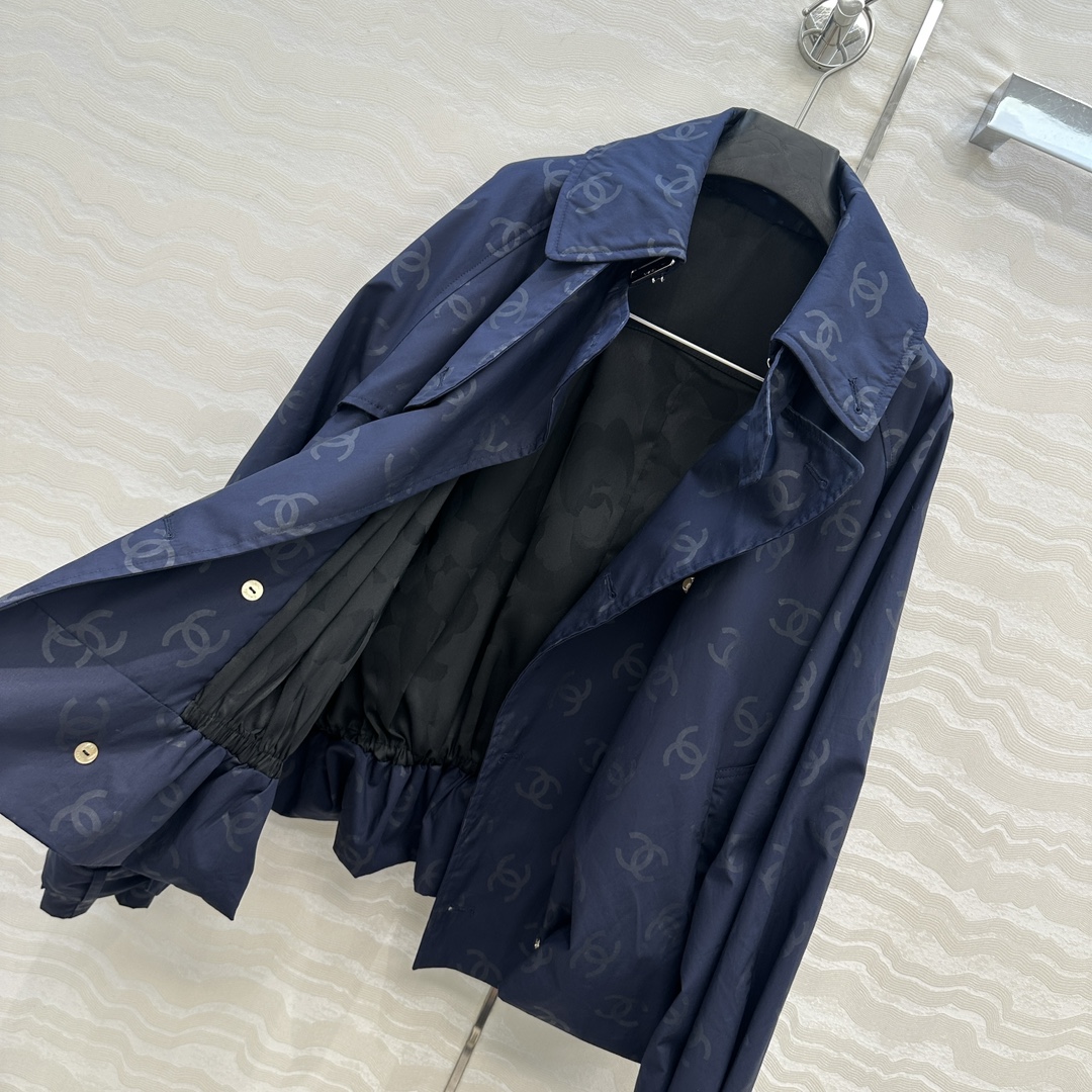 独家首发❤️高端原单品质Coco女孩25b新品，遇水则发❤️暗纹提花logo短风衣！若隐若现的低调奢华高