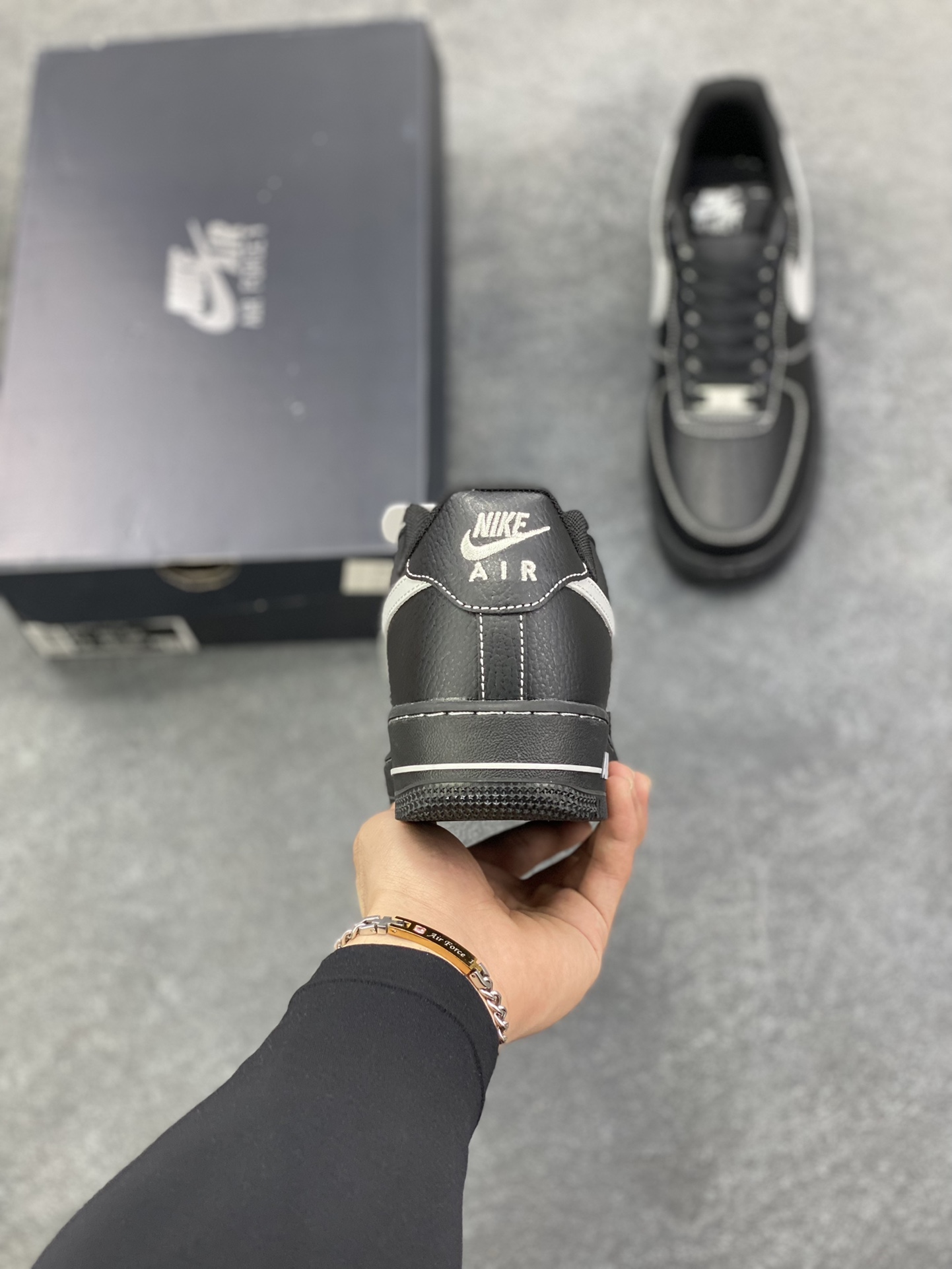图片[4]-Nike Air Force 1 Low 黑白 原楦头原纸板 打造纯正空军版型 专注外贸渠道 全掌内置蜂窝气垫 原盒配件 原厂中底钢印、拉帮完美 货号：HQ2037-006 尺码：36 36.5 37.5 38 38.5 39 40 40.5 41 42 42.5 43 44 44.5 45-选品中心