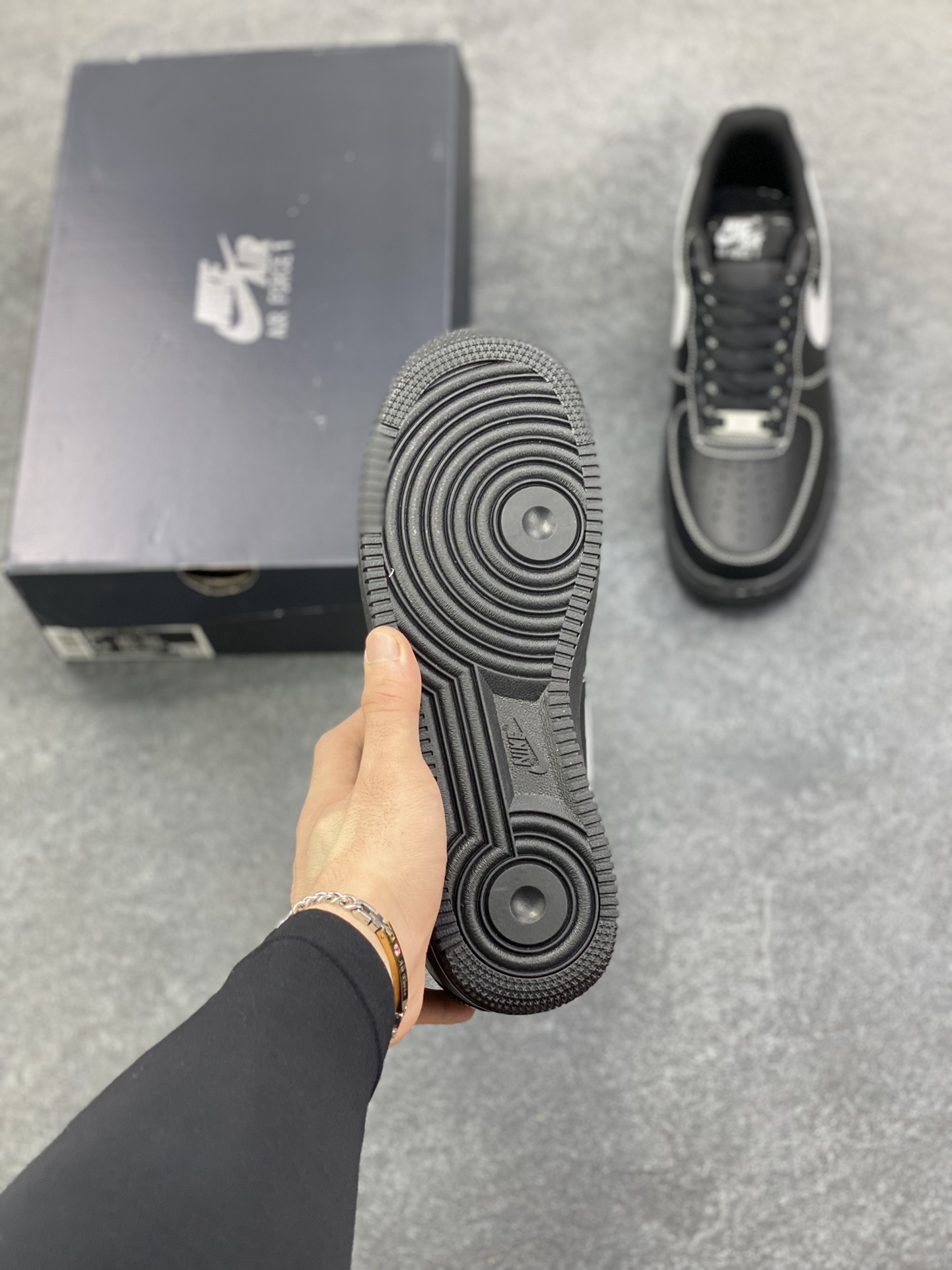 图片[5]-Nike Air Force 1 Low 黑白 原楦头原纸板 打造纯正空军版型 专注外贸渠道 全掌内置蜂窝气垫 原盒配件 原厂中底钢印、拉帮完美 货号：HQ2037-006 尺码：36 36.5 37.5 38 38.5 39 40 40.5 41 42 42.5 43 44 44.5 45-选品中心