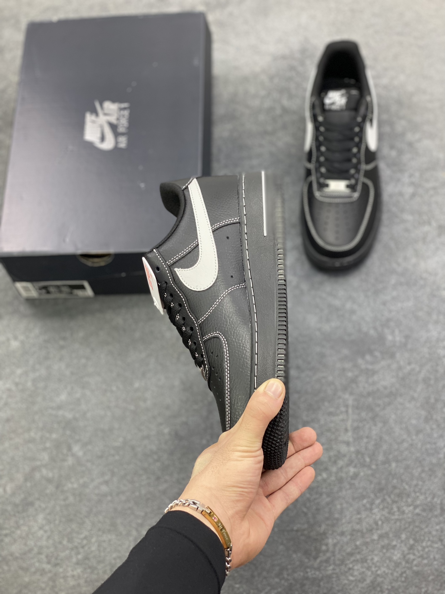 图片[3]-Nike Air Force 1 Low 黑白 原楦头原纸板 打造纯正空军版型 专注外贸渠道 全掌内置蜂窝气垫 原盒配件 原厂中底钢印、拉帮完美 货号：HQ2037-006 尺码：36 36.5 37.5 38 38.5 39 40 40.5 41 42 42.5 43 44 44.5 45-选品中心