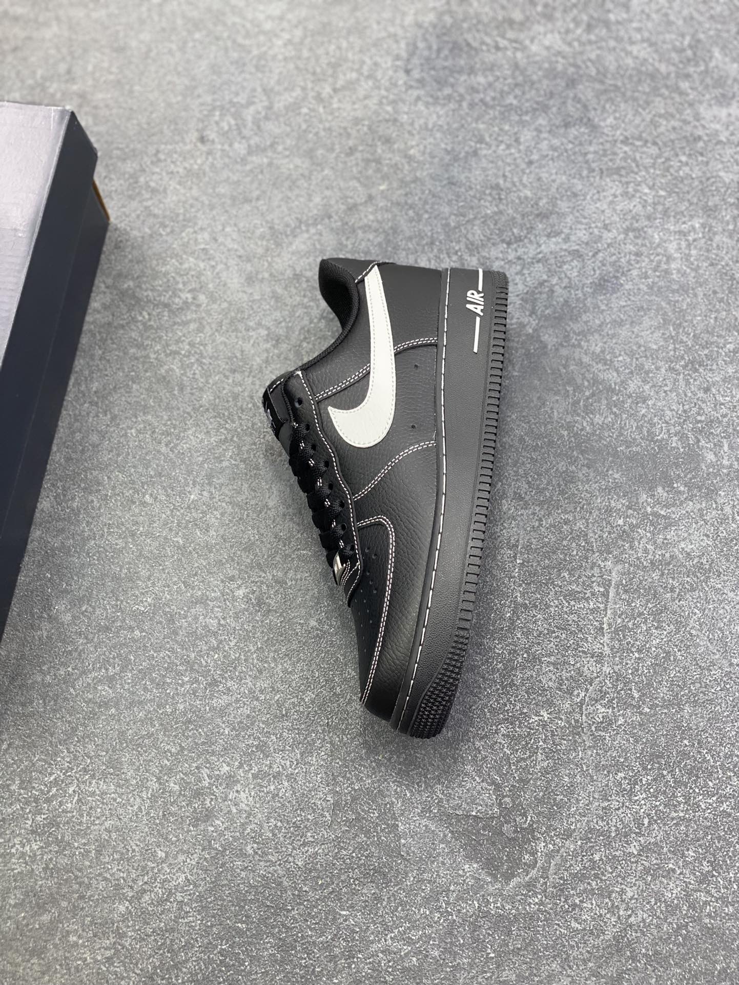 图片[7]-Nike Air Force 1 Low 黑白 原楦头原纸板 打造纯正空军版型 专注外贸渠道 全掌内置蜂窝气垫 原盒配件 原厂中底钢印、拉帮完美 货号：HQ2037-006 尺码：36 36.5 37.5 38 38.5 39 40 40.5 41 42 42.5 43 44 44.5 45-选品中心