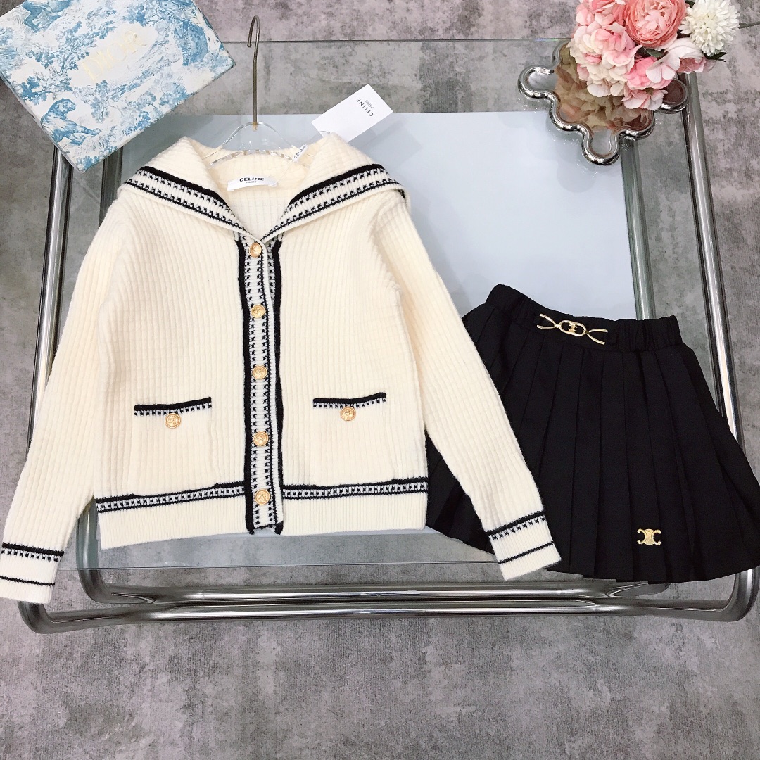 NO:579036,[Ready stock] CELIN* girls' skirt ~ Hepburn style college style navy collar contrast color wool cardigan sweater light luxury hardware button pleated skirt imported loom customized black trim design ~ the fabric is super soft and delicate 50 wool and feels great!  The whole set of upper body has a high-end temperament, high version quality, simple and elegant style, the upper body is very beautiful, and the version is awesome size--130-140-150-160 [CM] Counter packaging 10, clothes, celine, skirts, sweaters,19860909【现货发】   CELIN* 女童套裙～赫本风学院系海军领撞色羊毛开衫毛衣轻奢五金扣百褶裙 进口织机定制黑色镶边设计～面料超级柔软细腻50羊毛 手感超好！整套上身气质高级感十足高版本质量 简单大方款式 上身非常好看 版型超赞 size--130-140-150-160【CM】  专柜包装10,衣服,celine,skirts,sweaters,,Children's