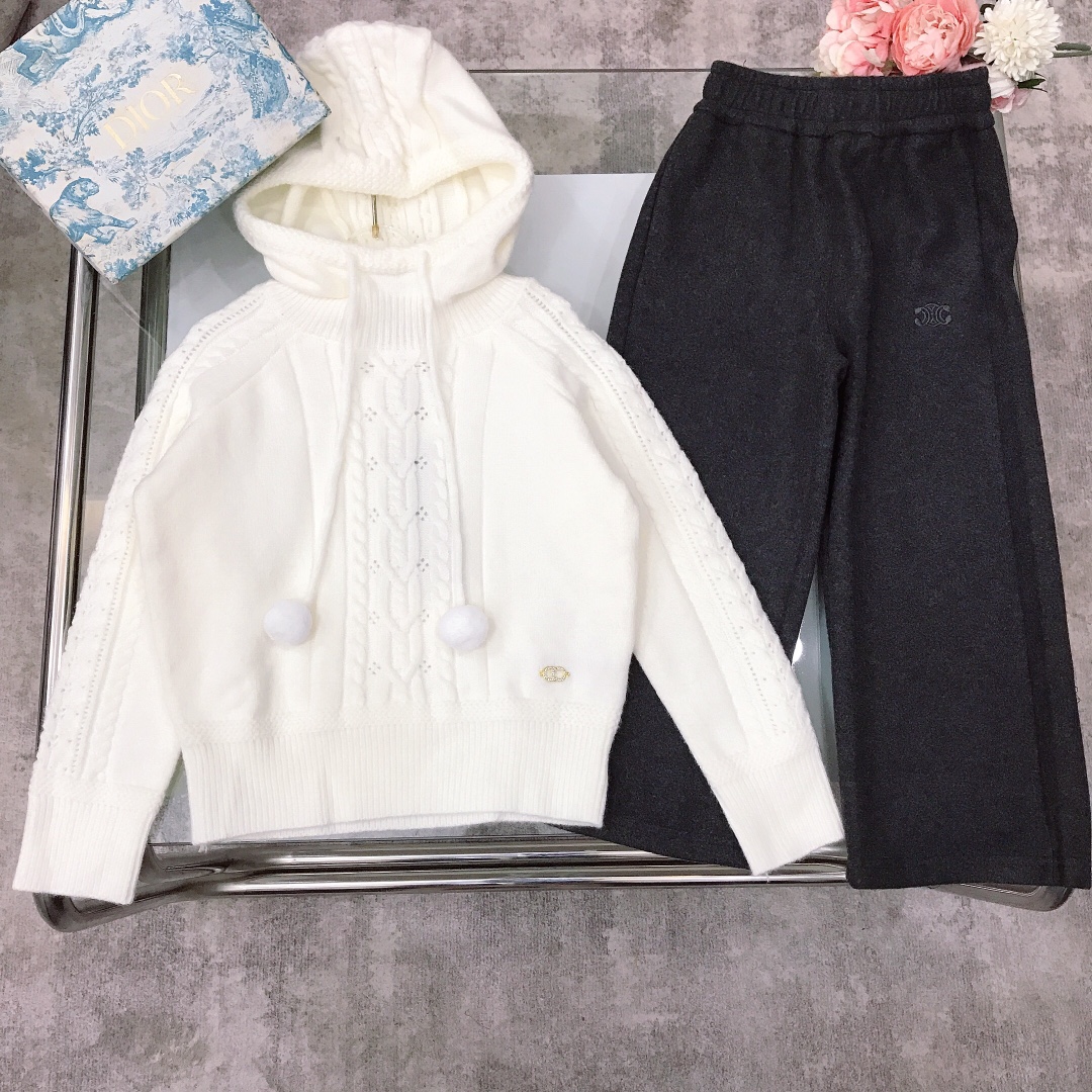 NO:579044,[Ready stock] DIO* Versatile series ~ Hooded knitted pullover sweater, brushed fleece trousers, pure white knitted sleeves, hollow twist knit design, carefully made of combed cotton knitted fabric ~ feels great!  The whole set of upper body has a high-end temperament, high version quality, simple and elegant style, the upper body is very beautiful, and the version is awesome size--130-140-150-160 [CM] Counter packaging 10, clothes, dior, sweaters, hats,19860909【现货发】   DIO* 百搭系列～连帽针织套头毛衣磨毛夹绒长裤 纯白针织袖子镂空麻花针织设计 采用精梳棉针织面料精心制作～手感超好！整套上身气质高级感十足高版本质量 简单大方款式 上身非常好看 版型超赞 size--130-140-150-160【CM】  专柜包装10,衣服,dior,sweaters,hats,,Children's