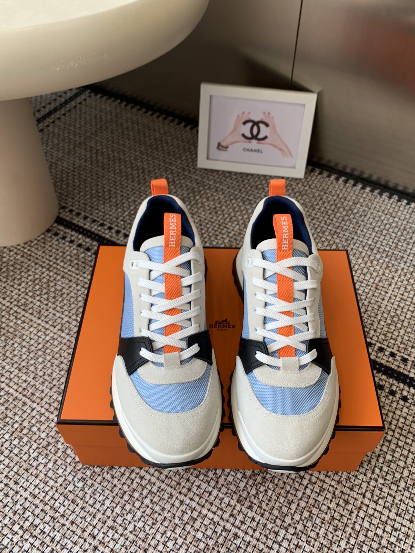 NO:564596,HERMES Hermès 25ss new product, men's casual sports shoes, upper Nappa calfskin, suede sheepskin leather, brand high mercerized canvas tongue, heel, brand logo webbing, foot pads, water-dyed cowhide, ultra-light TPU foam, rubber, two-color molded outsole, ultra-high quality control, fine workmanship, high-end, luxury, grade  Size 39-45, casual shoes/sports shoes, hermes, hermes, sneakers, cowhide, sheep19860909HERMES 爱马仕 25ss新品 男款 休闲运动鞋 鞋面纳帕小牛皮 反绒羊京皮 品牌高丝光帆布鞋舌 后跟 品牌logo织带 垫脚水染牛皮 超轻TPU发泡 橡胶 双色成型大底 超高品控·做工精细凸显 高端 贵气 档次 码数39-45,休闲鞋/运动鞋,hermes,hermes,sneakers,cowhide,sheep,Women's Shoes