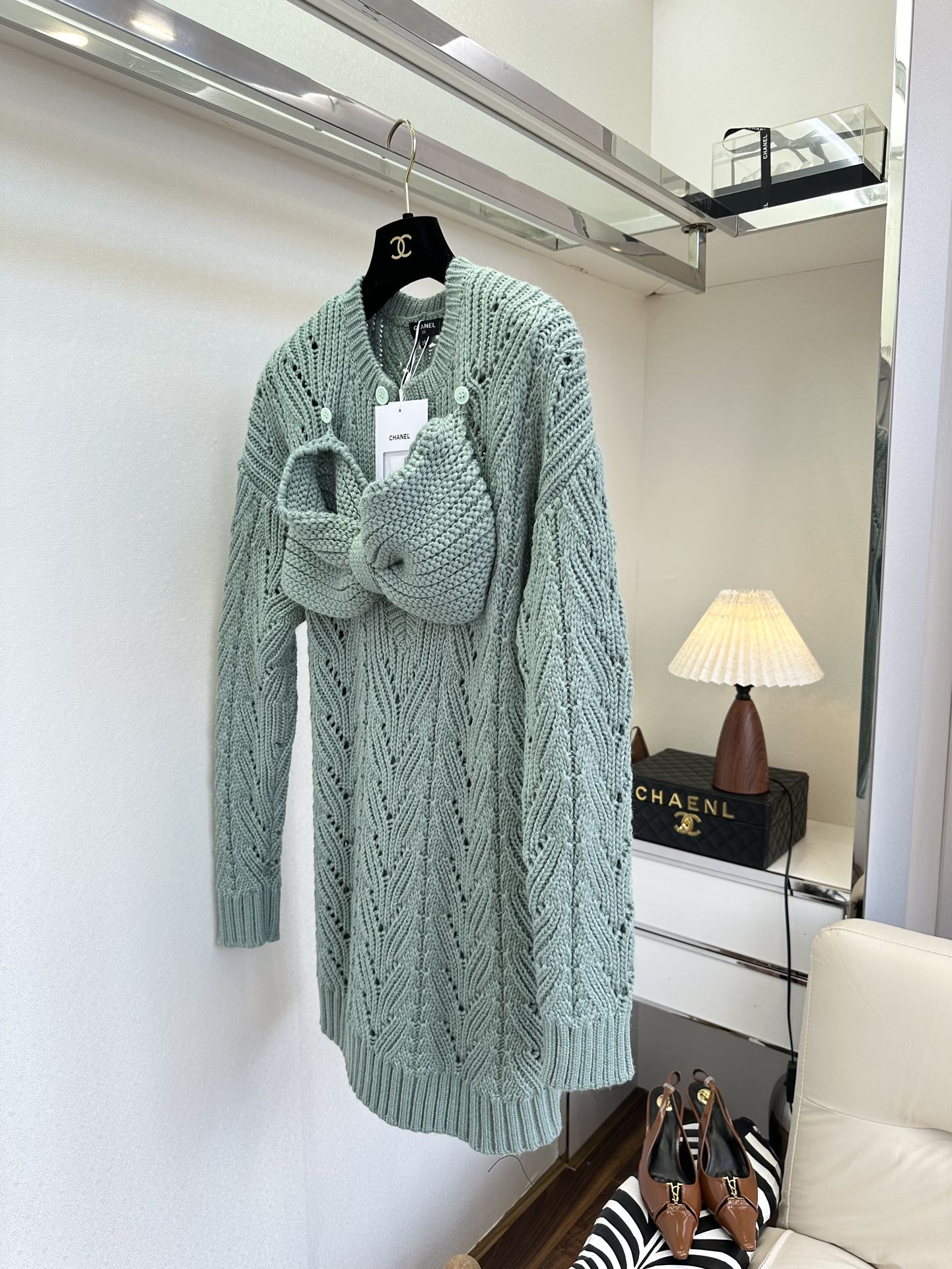 25 F 香香 大蝴蝶结装饰镂空羊毛针织裙 秀场款可可爱爱的大蝴蝶结太软萌了 蝴蝶结是可拆卸的哦² ●S