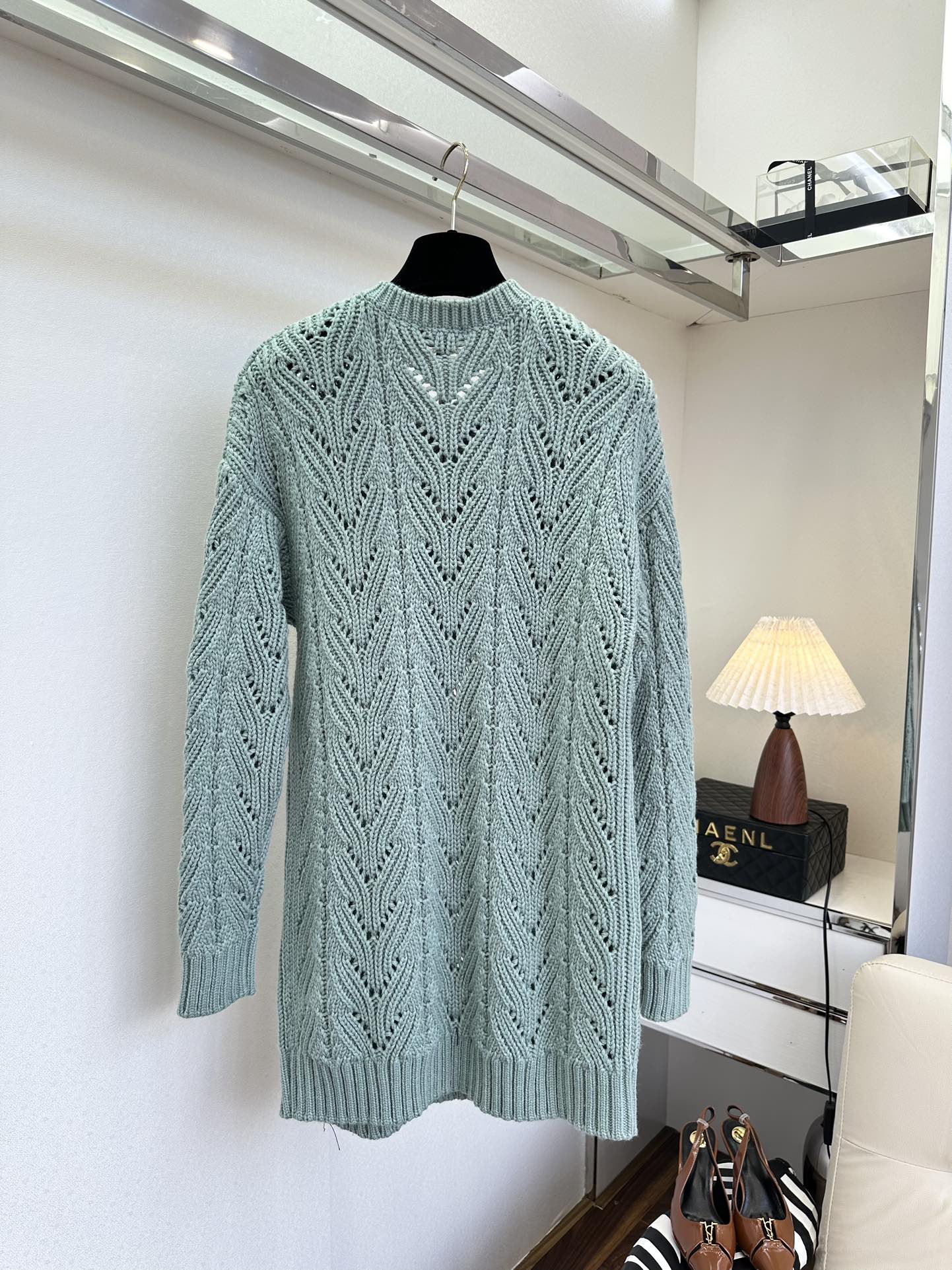 25 F 香香 大蝴蝶结装饰镂空羊毛针织裙 秀场款可可爱爱的大蝴蝶结太软萌了 蝴蝶结是可拆卸的哦² ●S