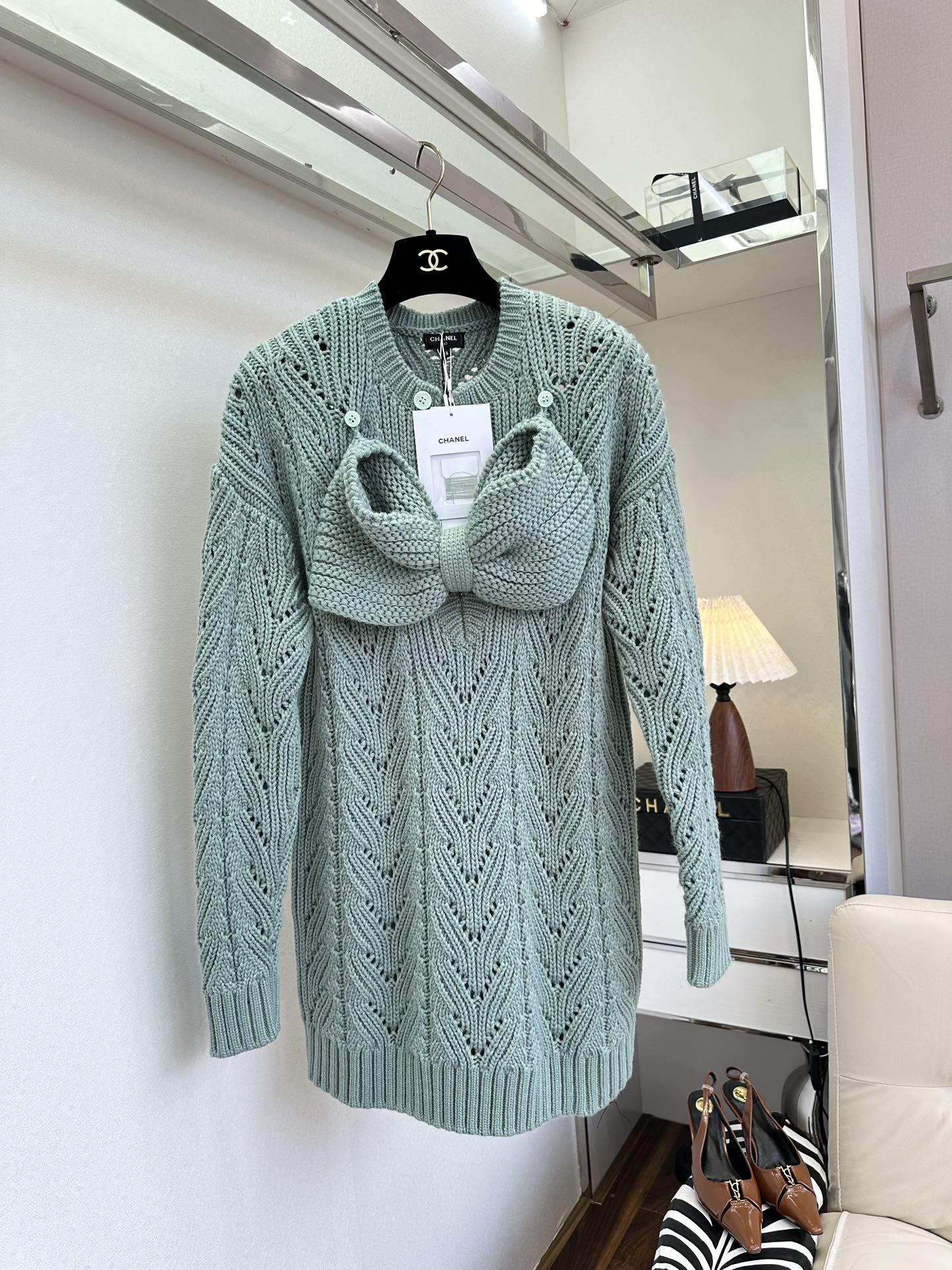 25 F 香香 大蝴蝶结装饰镂空羊毛针织裙 秀场款可可爱爱的大蝴蝶结太软萌了 蝴蝶结是可拆卸的哦² ●S