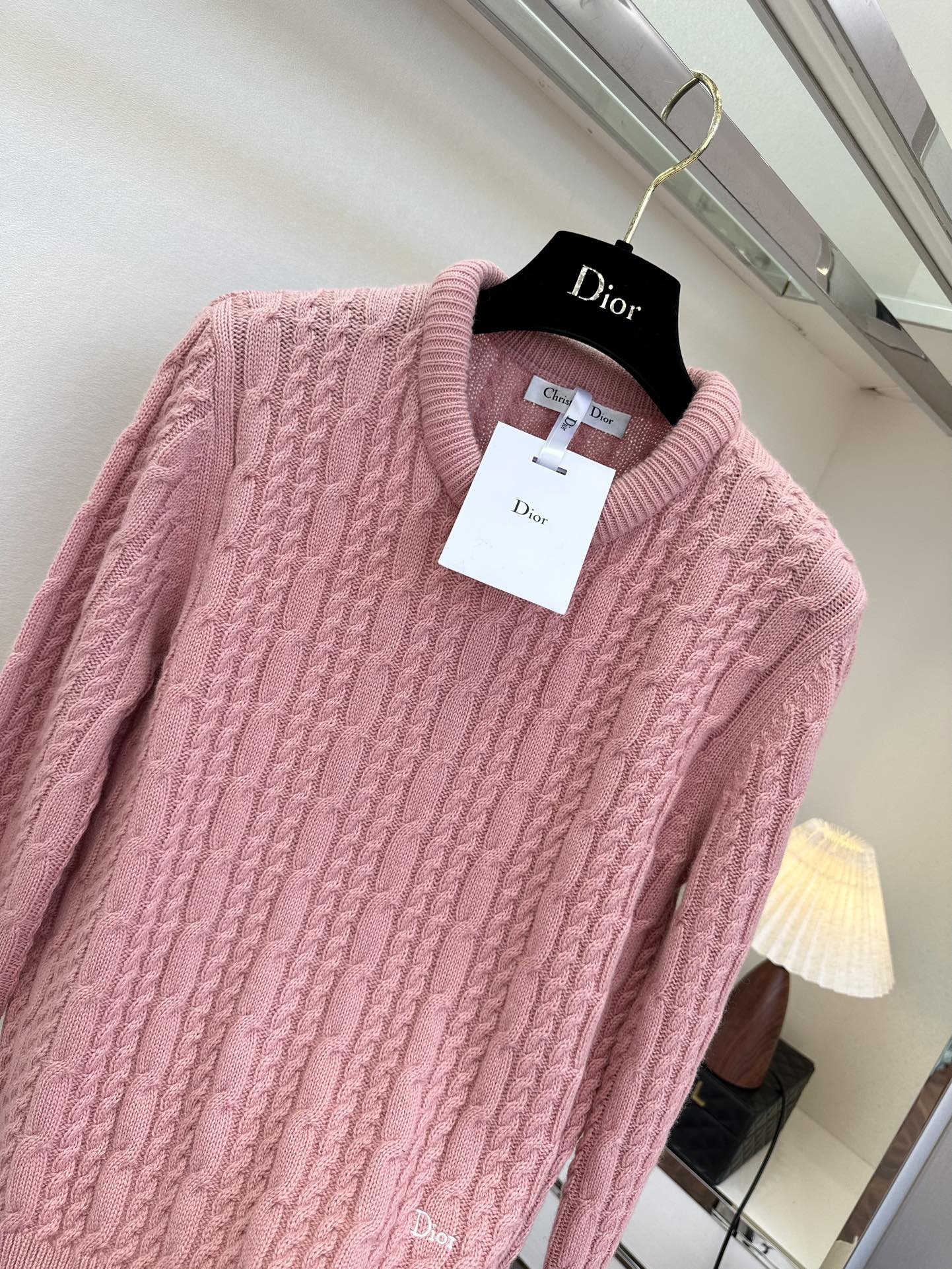 25 F 迪奥极简风纽花织法套头羊毛衫 粉粉的色调很显活力² ●SIZE 36 38 40 ●