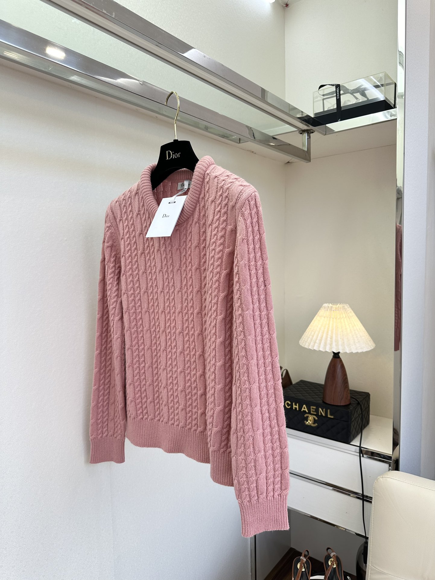 25 F 迪奥极简风纽花织法套头羊毛衫 粉粉的色调很显活力² ●SIZE 36 38 40 ●