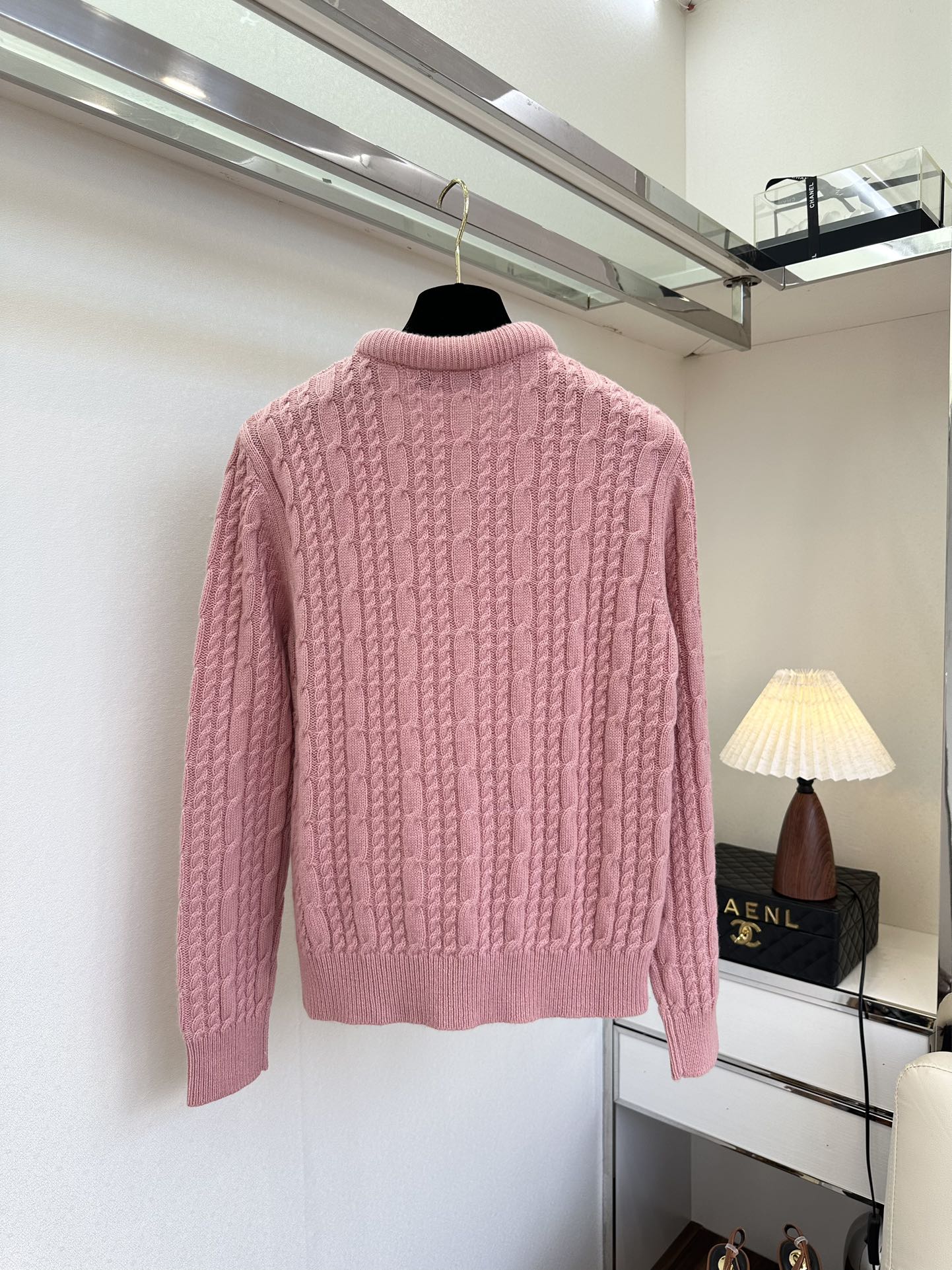 25 F 迪奥极简风纽花织法套头羊毛衫 粉粉的色调很显活力² ●SIZE 36 38 40 ●