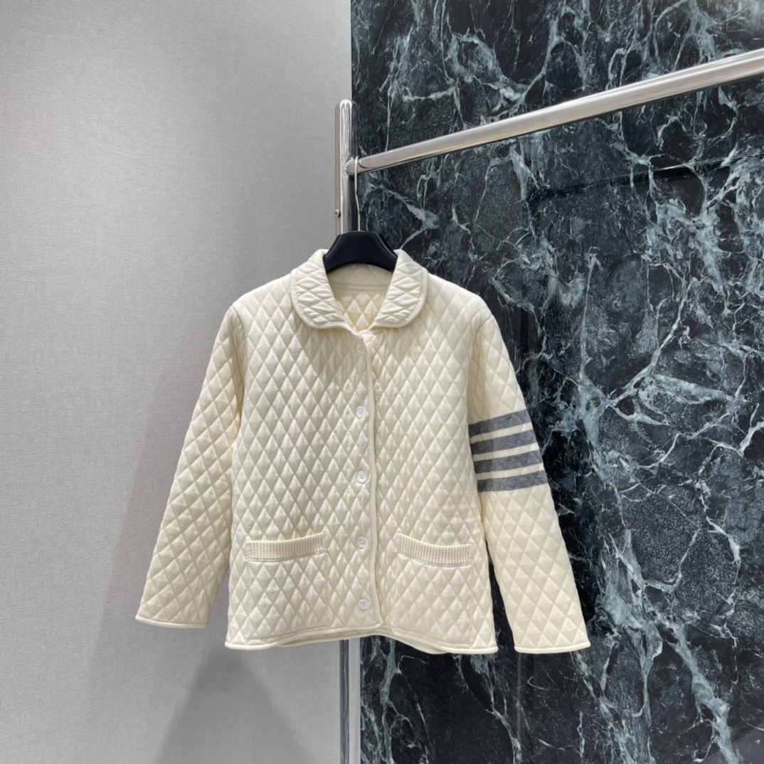 TB 25秋冬新款 菱格街缝提花外套 通体纹理菱格街缝提花精致大气 细节感满满 温柔中带点小复古 撞色拼