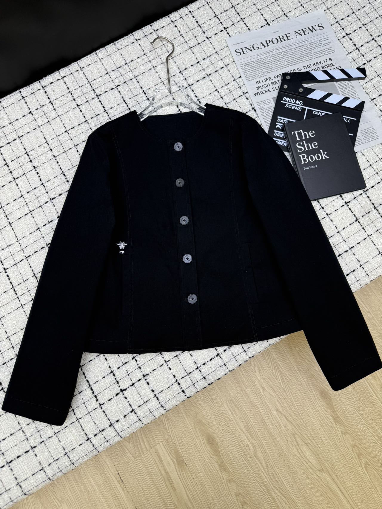 NO:561081,High-end online 25 autumn and winter classic embroidered logo jacket. The fabric is exclusively customized. Snowflake velvet craftsmanship has a sense of thickness. The upper body has a particularly good shape. It is practical and practical. Elegant and high-end yet casual. Two-color SML, jackets & coats, alexander wang19860909高级感在线 25秋冬 经典刺绣logo外套 面料是独家定制的面料 雪花绒工艺 有厚度感 上身版型特别好 实穿度拉满 优雅高级不失休闲感 两色SML,,jackets & coats,alexander wang,Women's clothing