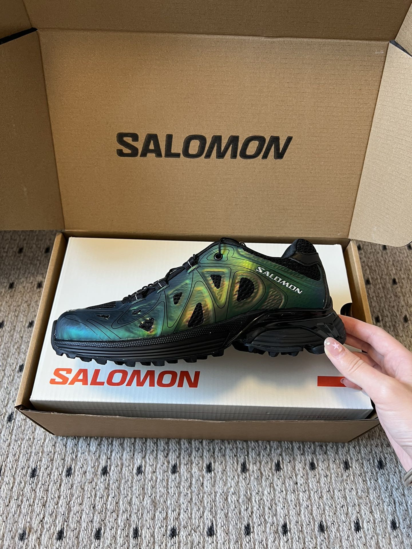 Salomo*25SS新款XT Whisper潮流运动鞋融合户外功能性与都市潮流感，采用标志性的流线型鞋