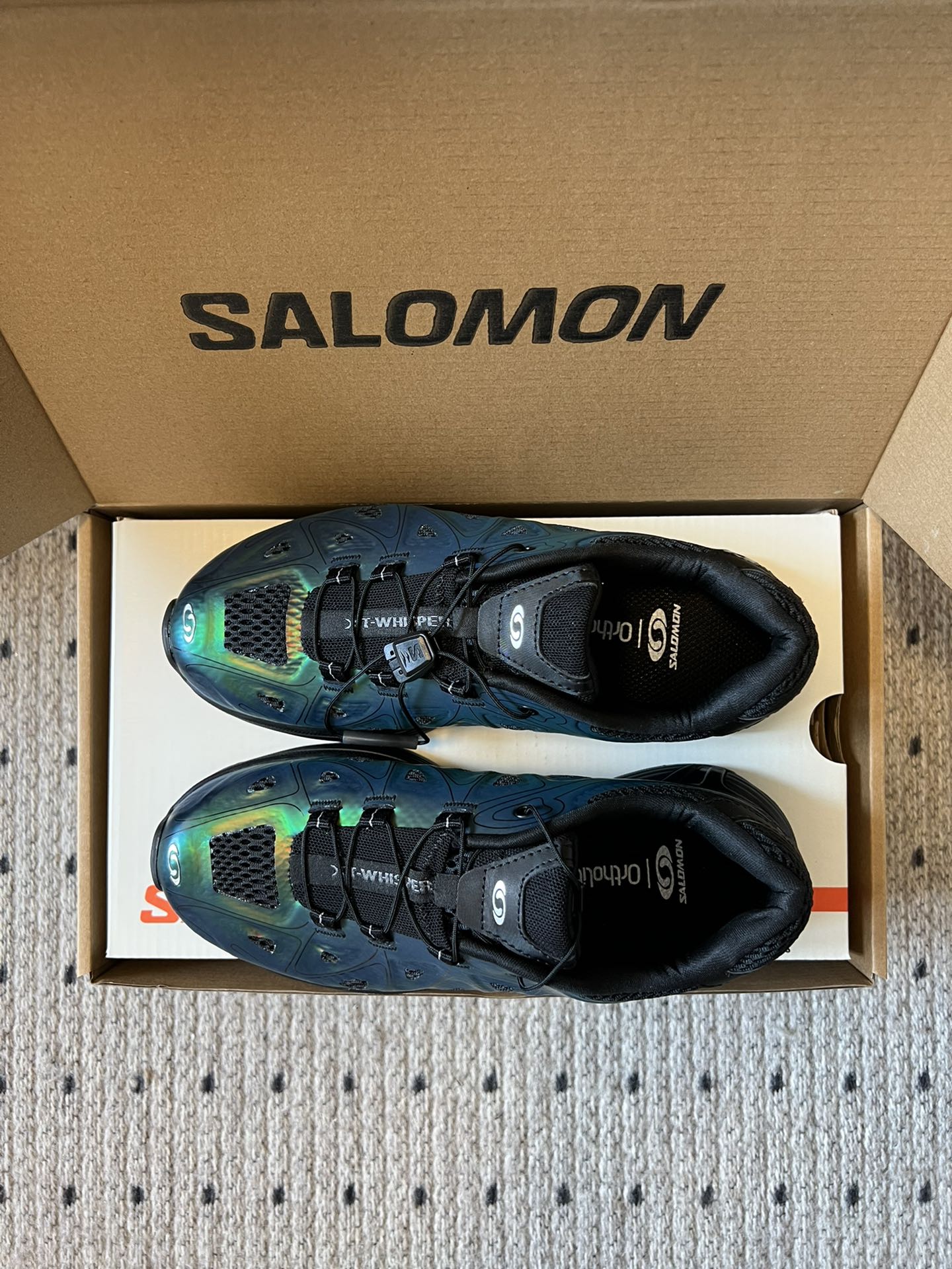 Salomo*25SS新款XT Whisper潮流运动鞋融合户外功能性与都市潮流感，采用标志性的流线型鞋