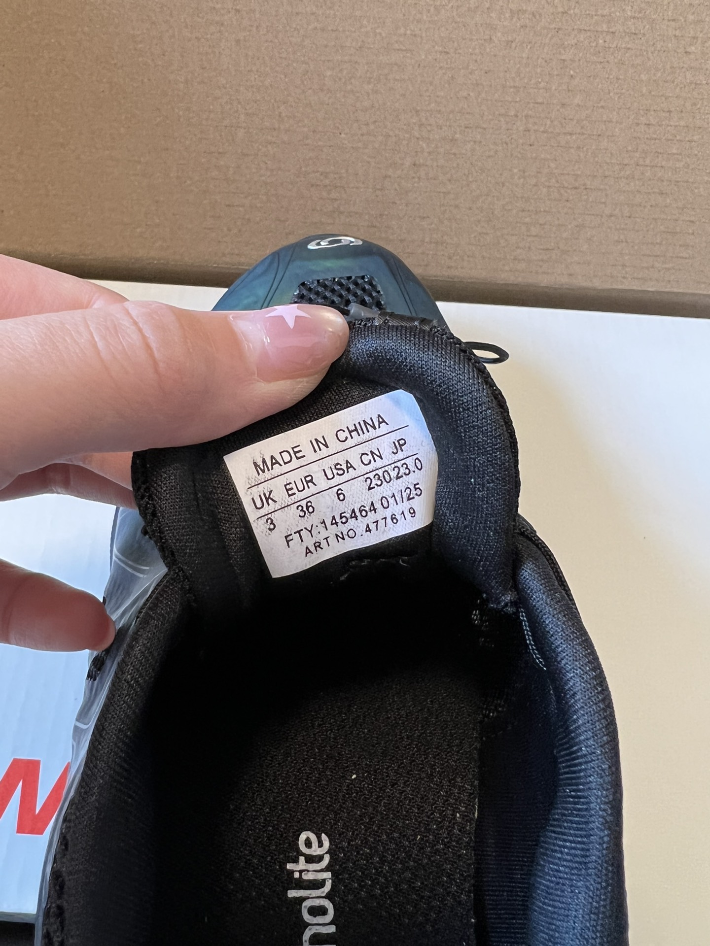 Salomo*25SS新款XT Whisper潮流运动鞋融合户外功能性与都市潮流感，采用标志性的流线型鞋