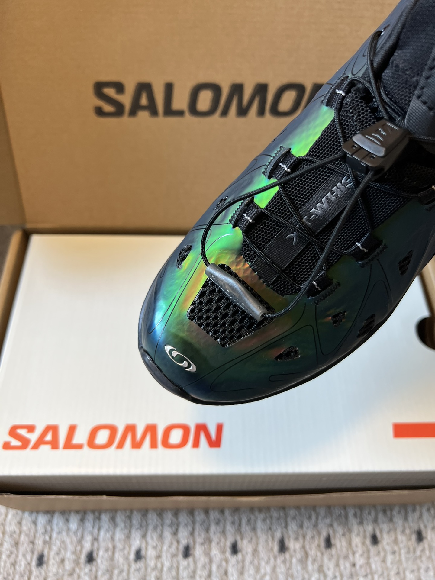 Salomo*25SS新款XT Whisper潮流运动鞋融合户外功能性与都市潮流感，采用标志性的流线型鞋