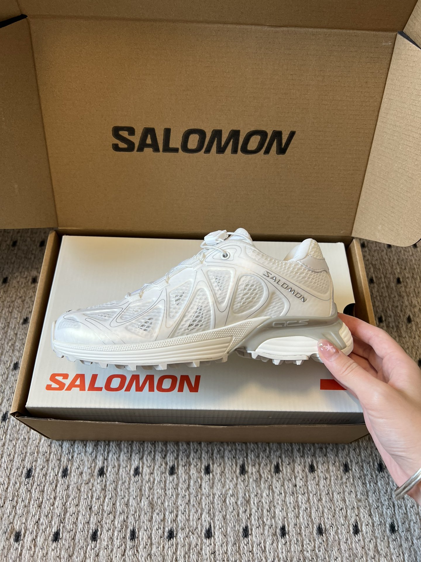 Salomo*25SS新款XT Whisper潮流运动鞋融合户外功能性与都市潮流感，采用标志性的流线型鞋