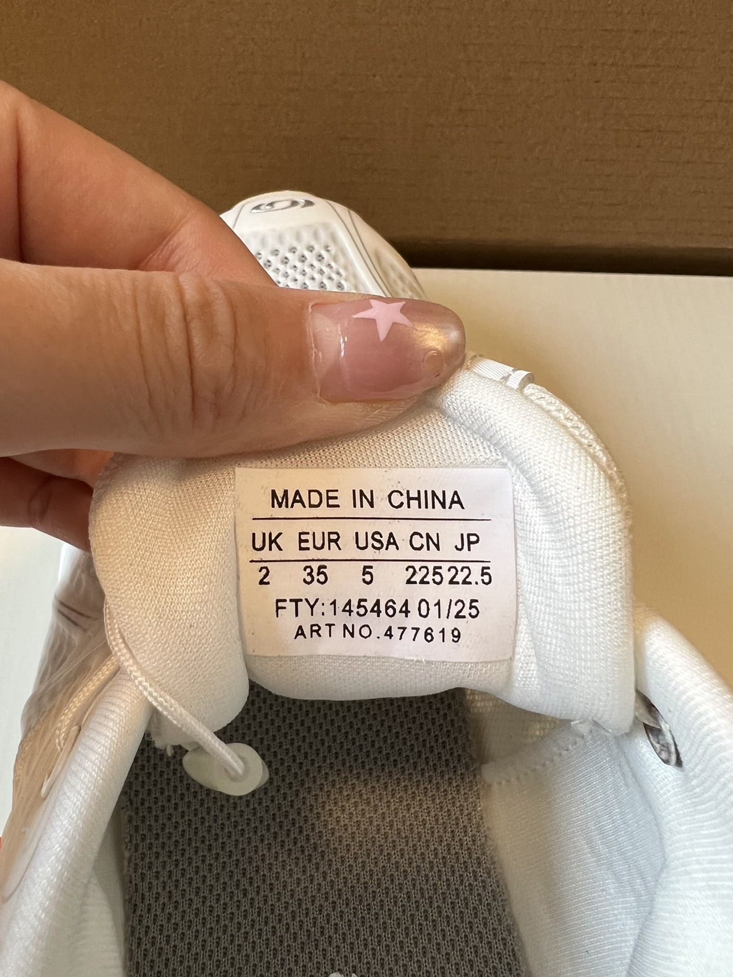 Salomo*25SS新款XT Whisper潮流运动鞋融合户外功能性与都市潮流感，采用标志性的流线型鞋