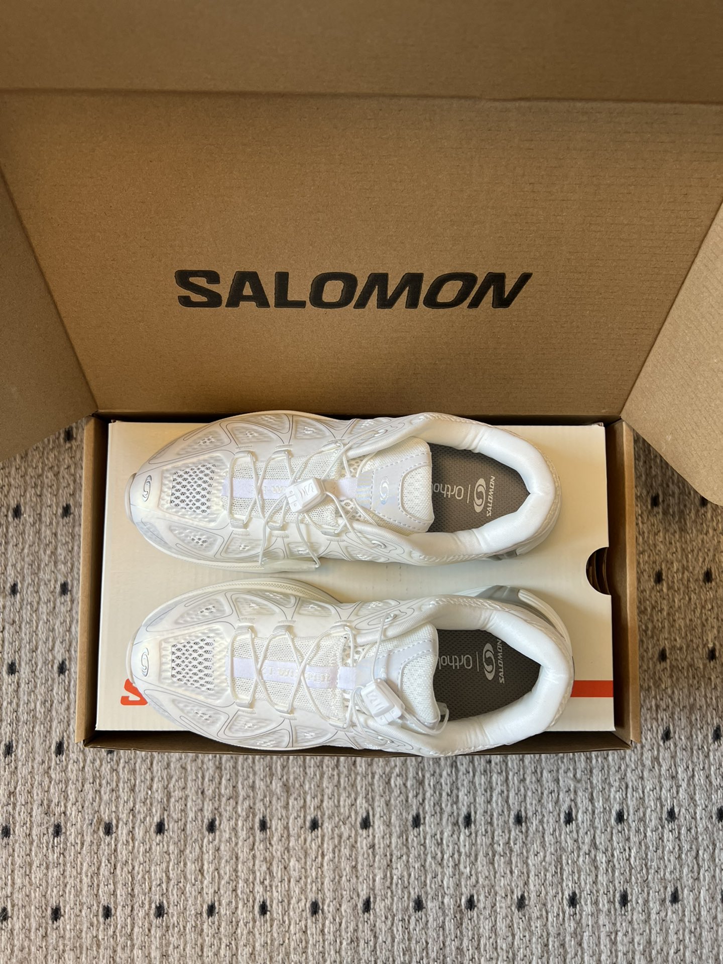 Salomo*25SS新款XT Whisper潮流运动鞋融合户外功能性与都市潮流感，采用标志性的流线型鞋