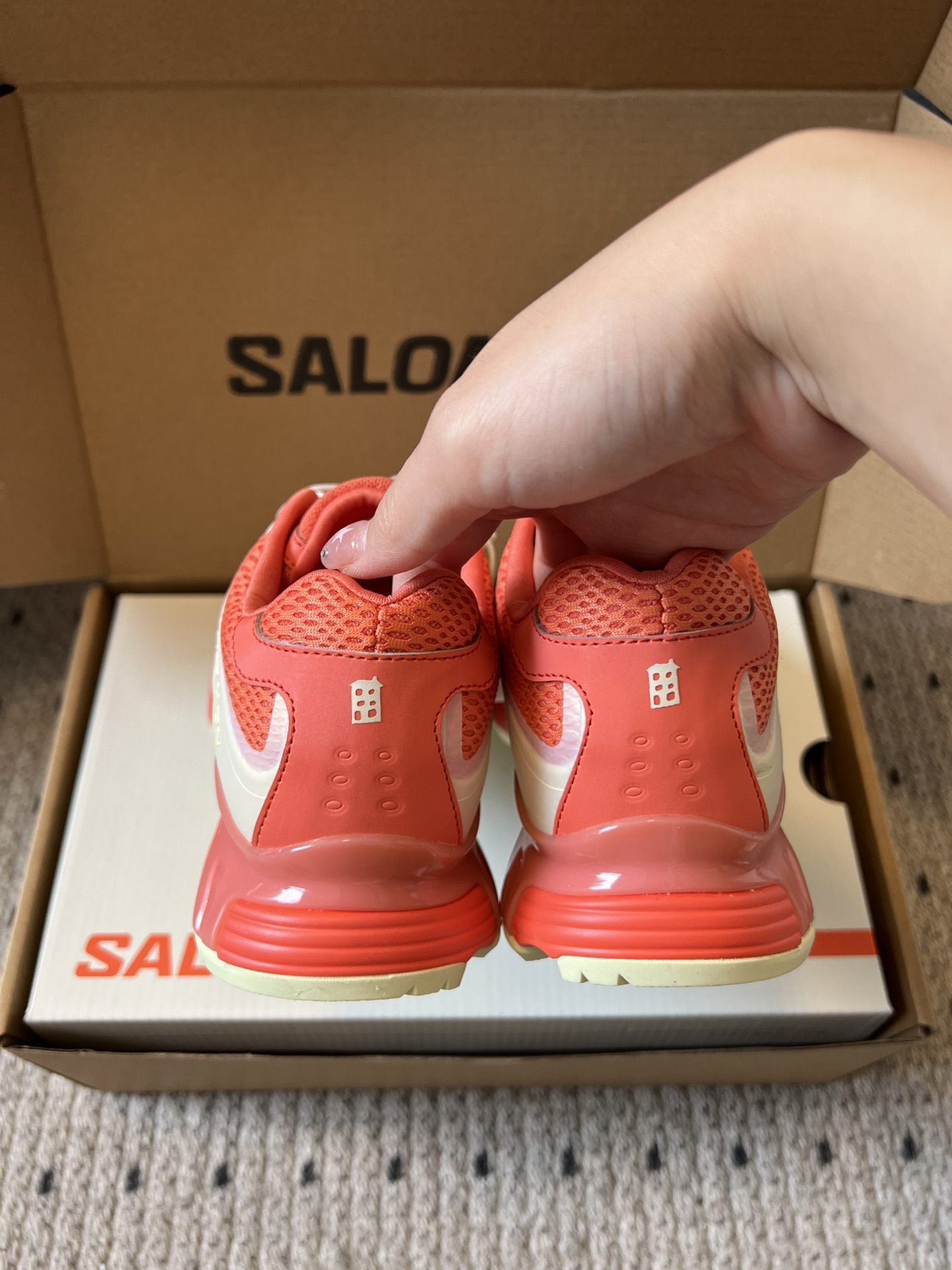 Salomo*25SS新款XT Whisper潮流运动鞋融合户外功能性与都市潮流感，采用标志性的流线型鞋