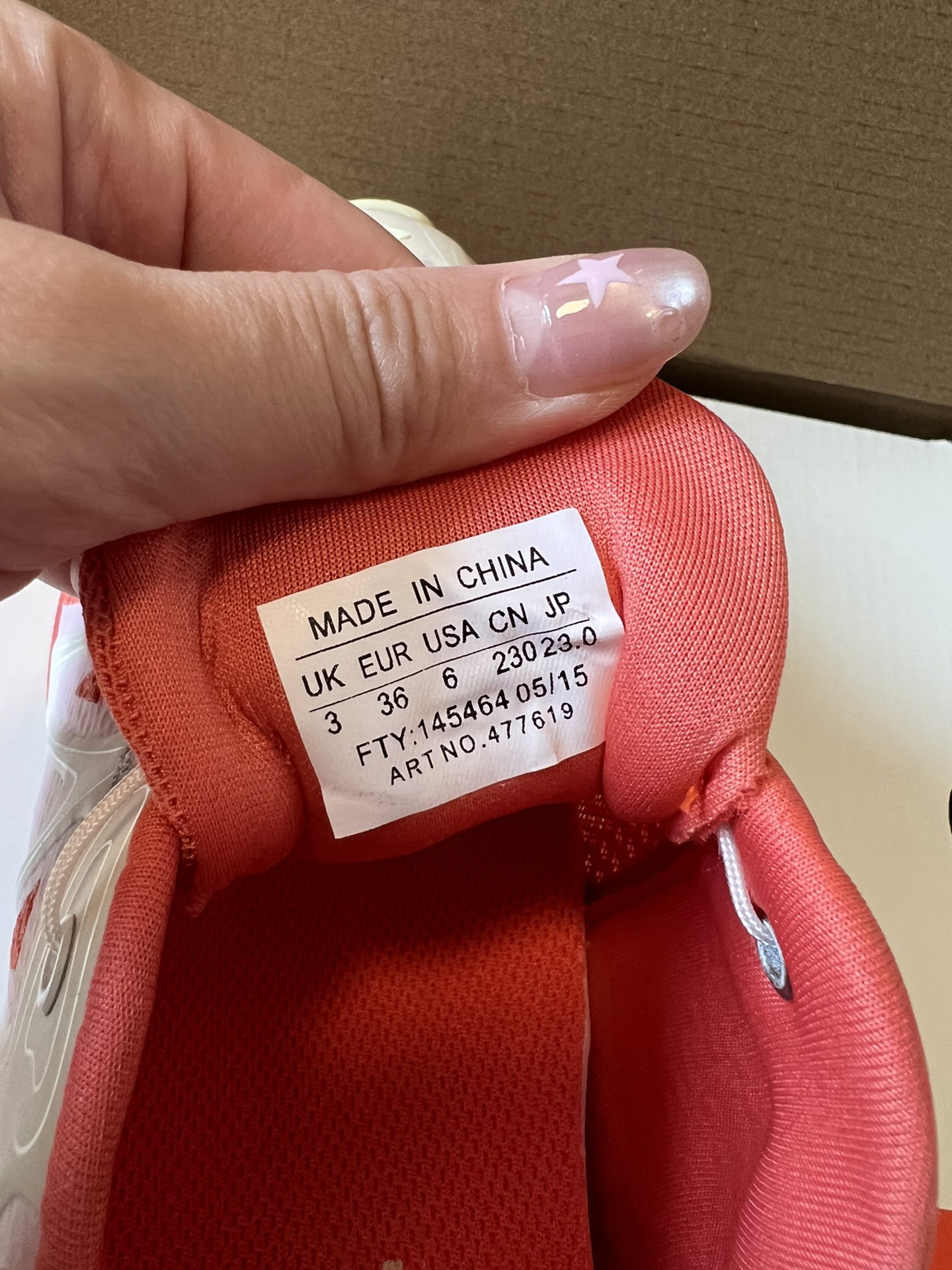 Salomo*25SS新款XT Whisper潮流运动鞋融合户外功能性与都市潮流感，采用标志性的流线型鞋