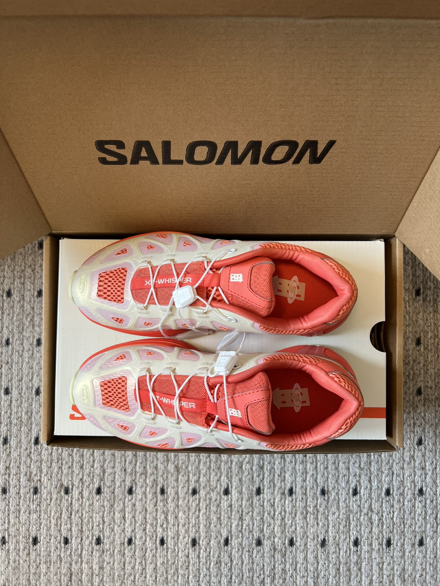 Salomo*25SS新款XT Whisper潮流运动鞋融合户外功能性与都市潮流感，采用标志性的流线型鞋