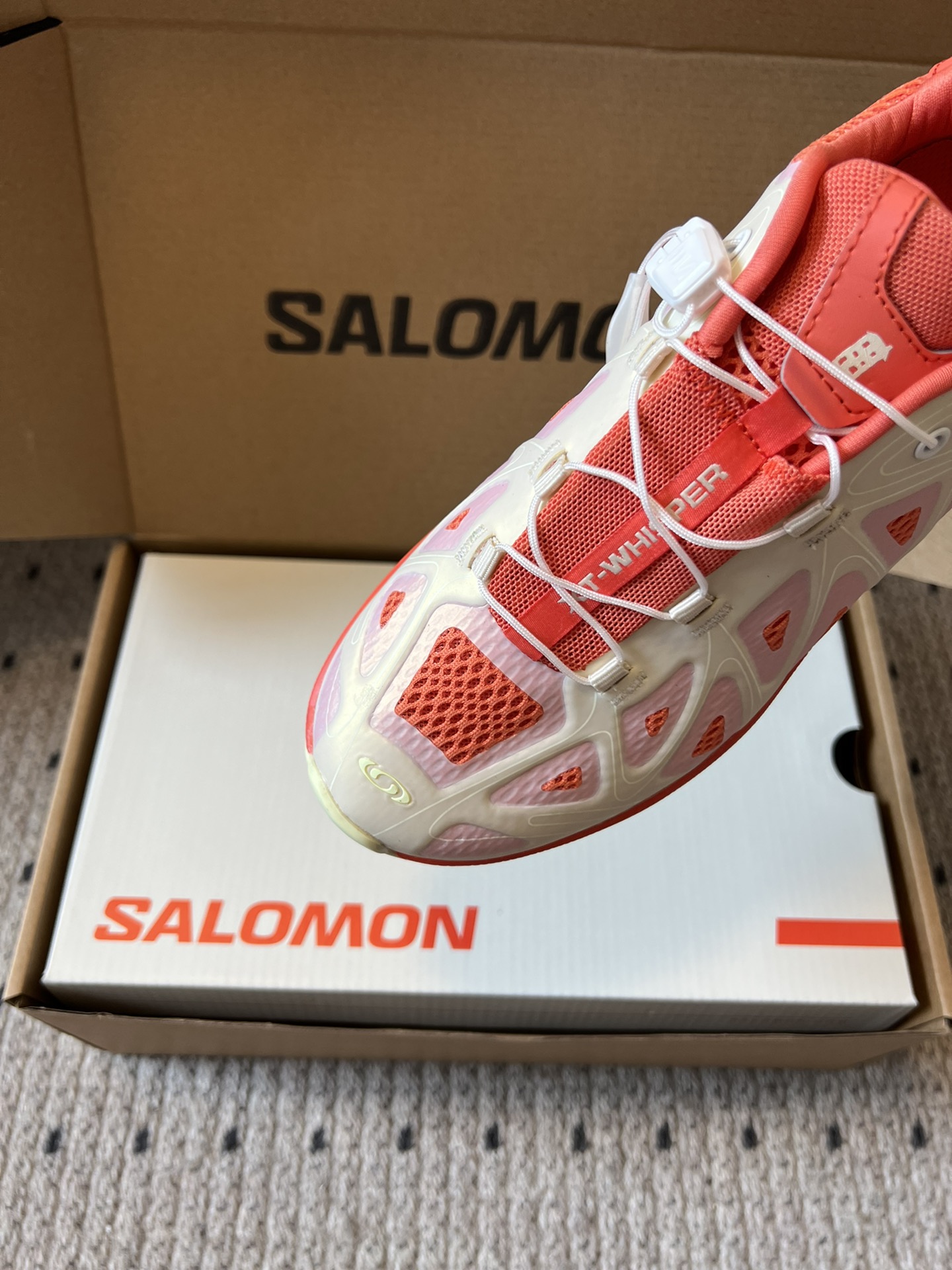 Salomo*25SS新款XT Whisper潮流运动鞋融合户外功能性与都市潮流感，采用标志性的流线型鞋