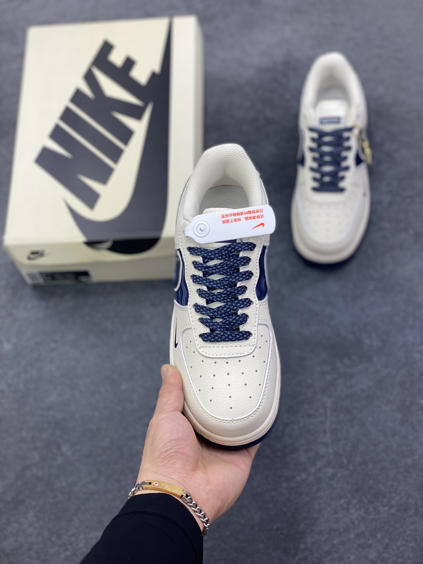 图片[2]-NIke Air Force 1 \’07 Low “Supreme联名——波纹米蓝”空军一号 低帮 运动鞋 休闲鞋 折边针车 工艺难度大 原楦头原纸板 原装鞋盒 定制五金配件 内置全掌气垫 原厂鞋底 货号：XY2025-001 尺码：36 36.5 37.5 38 38.5 39 40 40.5 41 42 42.5 43 44 44.5 45-选品中心